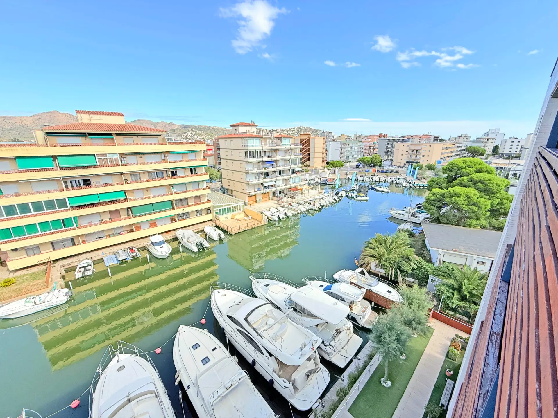 Extraordinaire penthouse-duplex avec piscine et parking à Roses