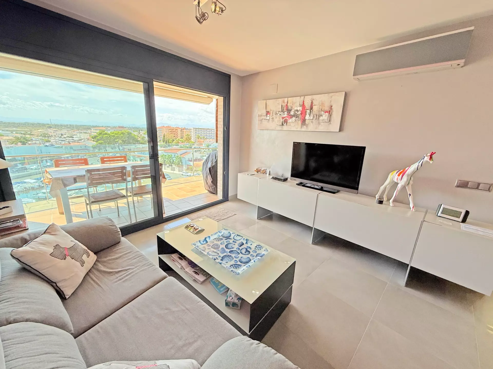 Extraordinaire penthouse-duplex avec piscine et parking à Roses