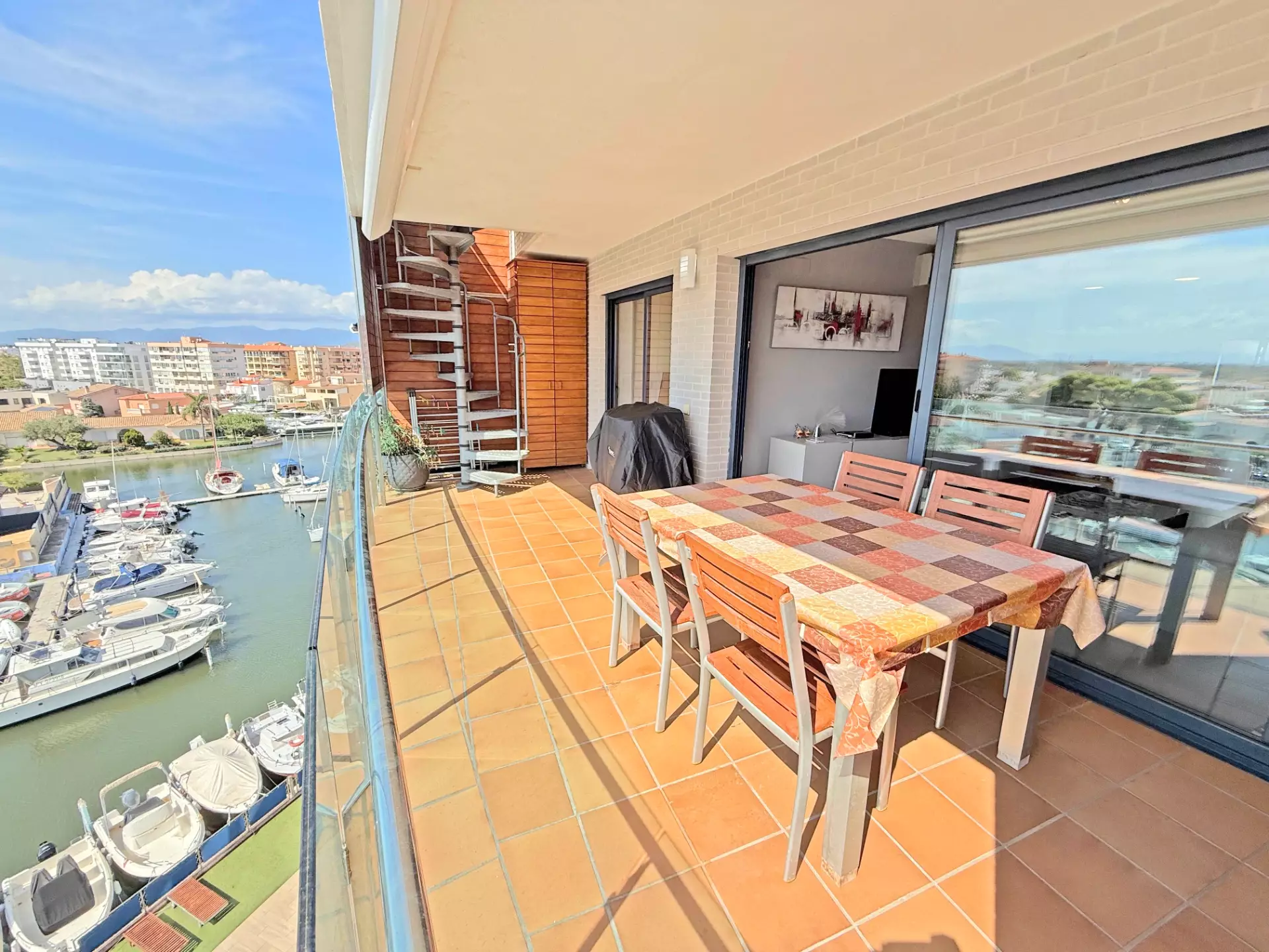 Extraordinaire penthouse-duplex avec piscine et parking à Roses