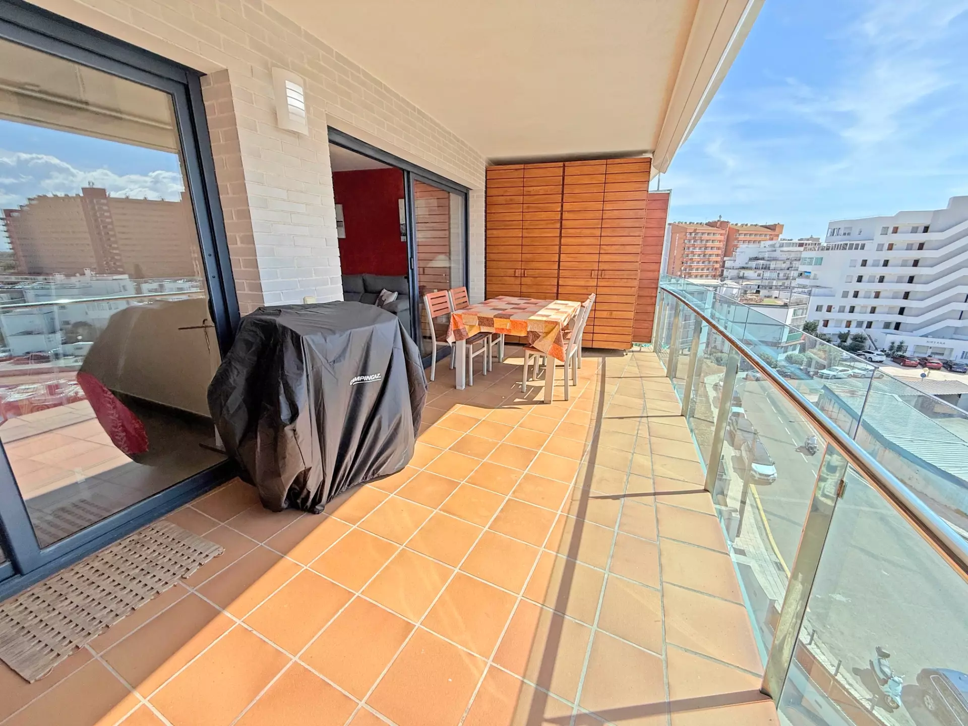 Extraordinaire penthouse-duplex avec piscine et parking à Roses