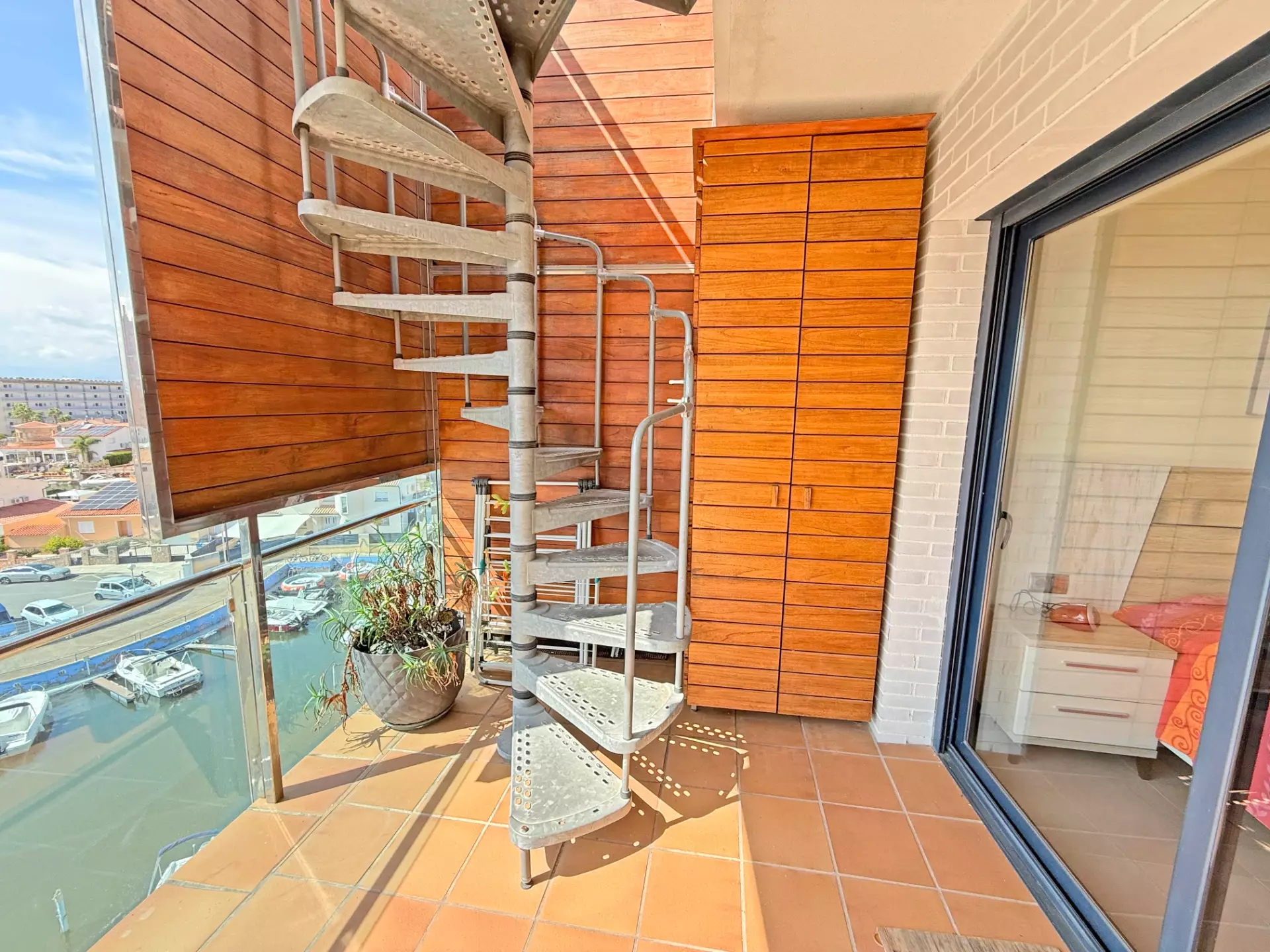 Extraordinaire penthouse-duplex avec piscine et parking à Roses