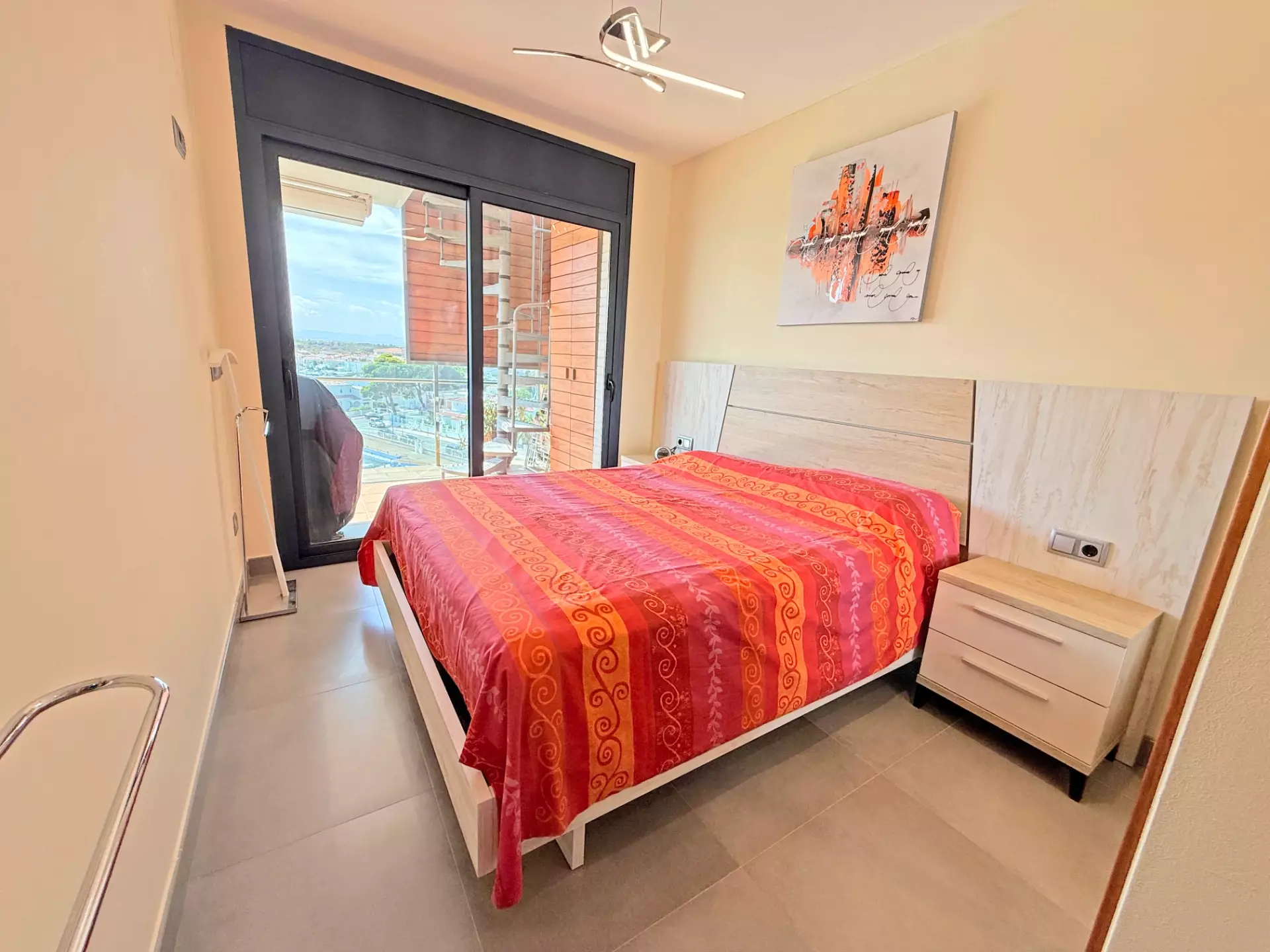 Extraordinaire penthouse-duplex avec piscine et parking à Roses
