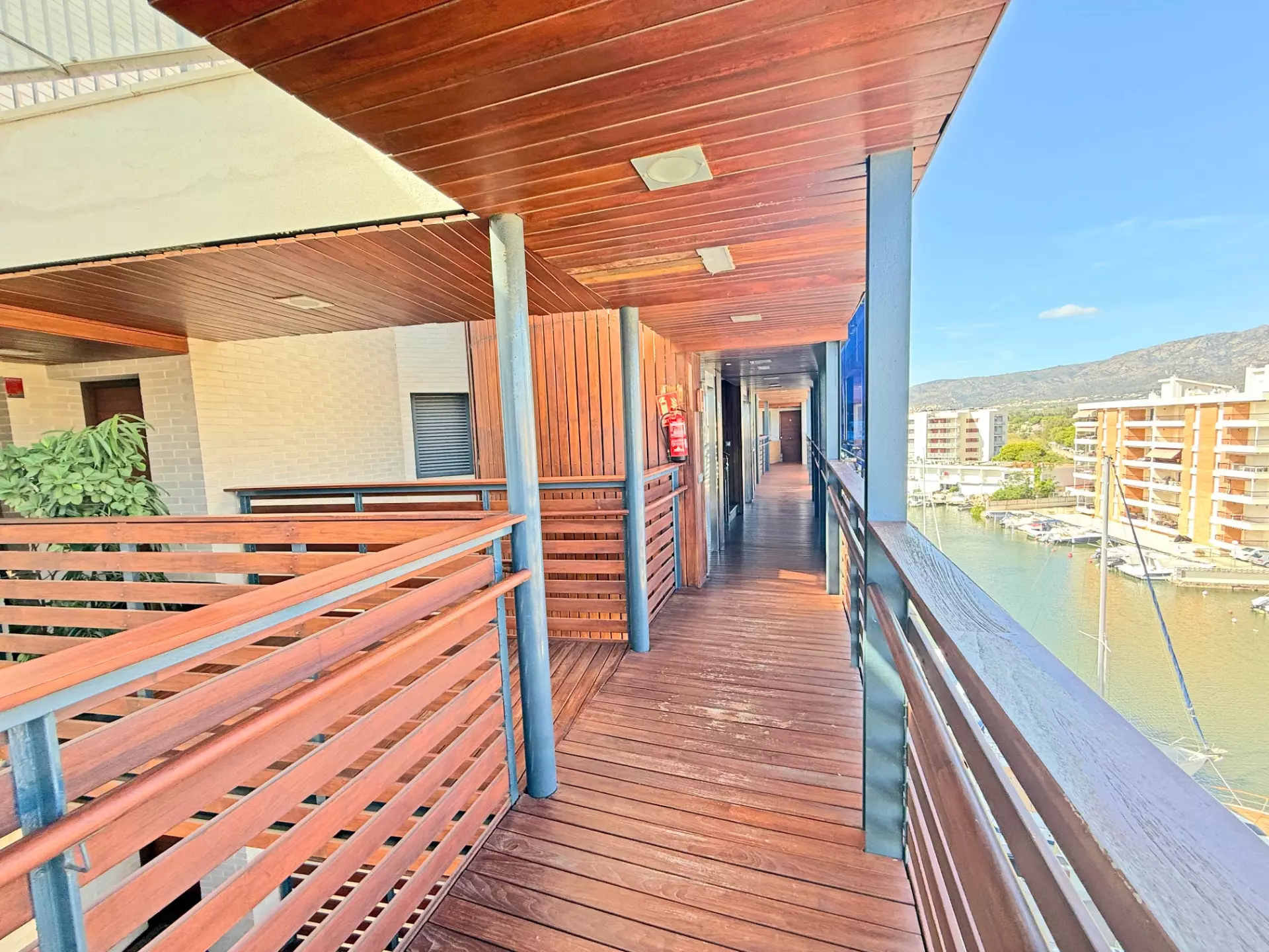 Extraordinaire penthouse-duplex avec piscine et parking à Roses