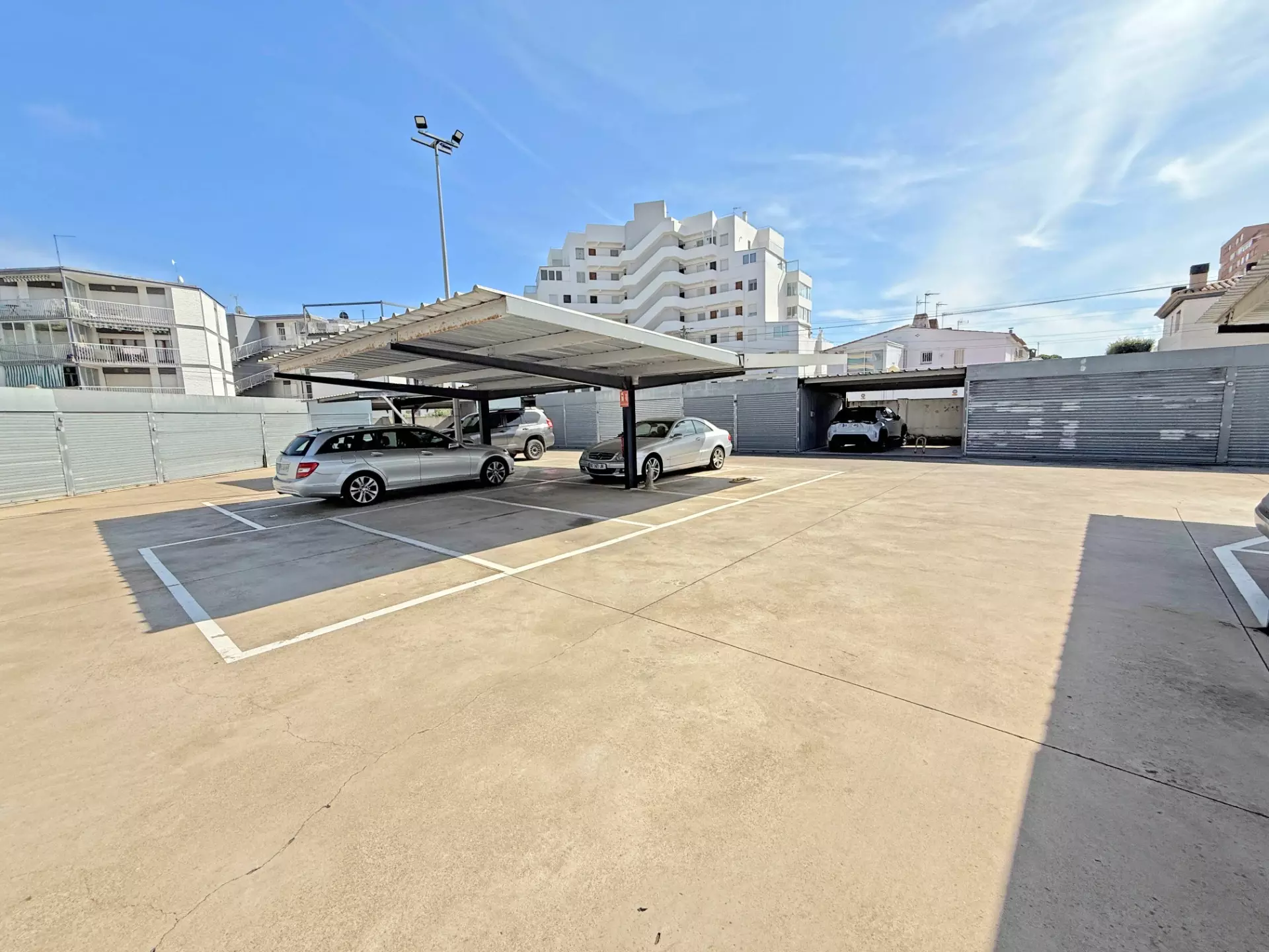 Extraordinaire penthouse-duplex avec piscine et parking à Roses
