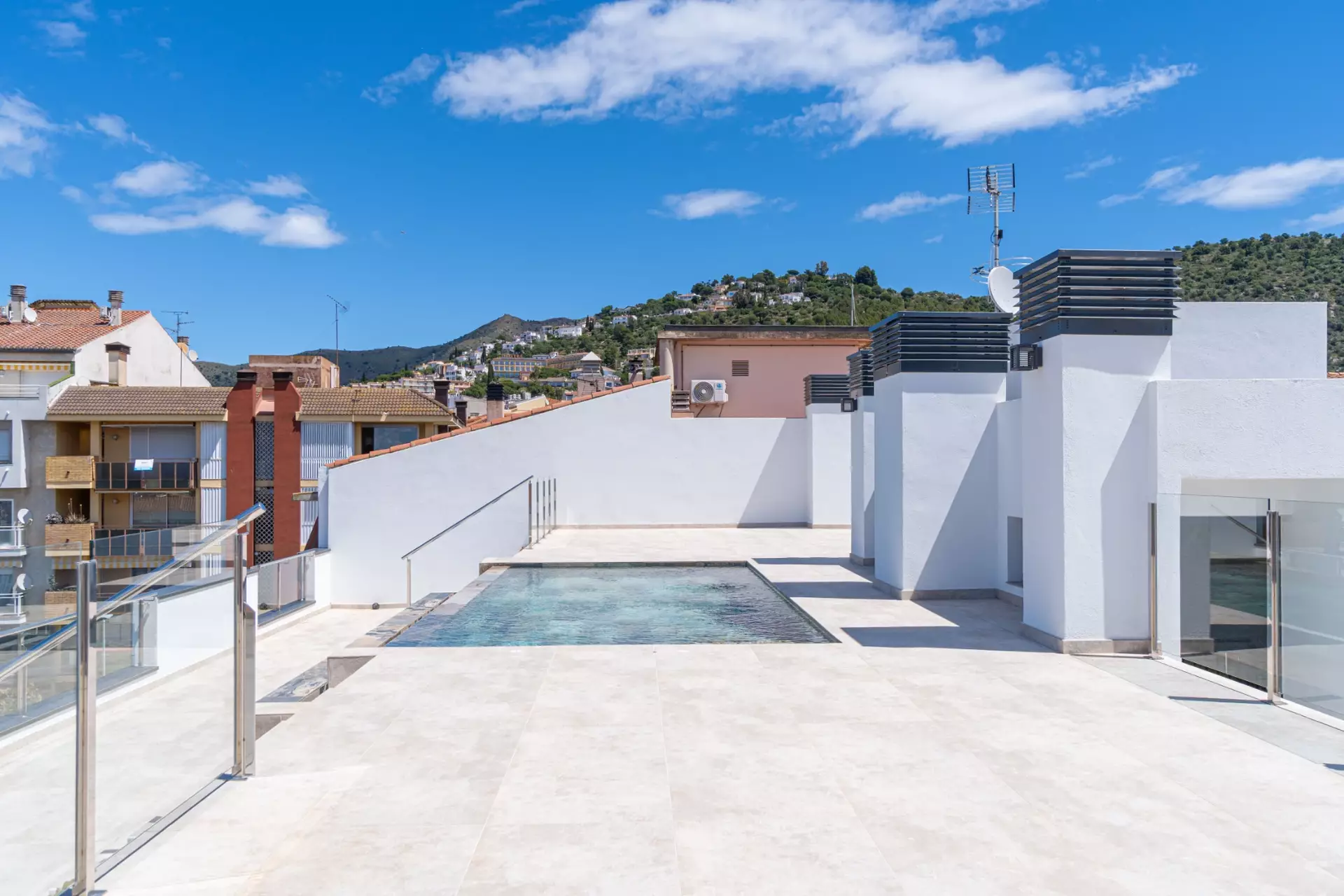 Pis modern a només 200 m de la platja de Roses
