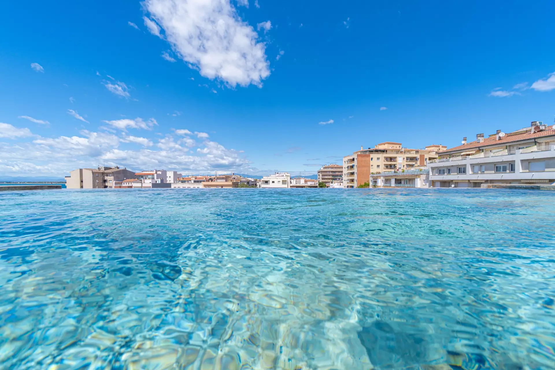 Pis modern a només 200 m de la platja de Roses