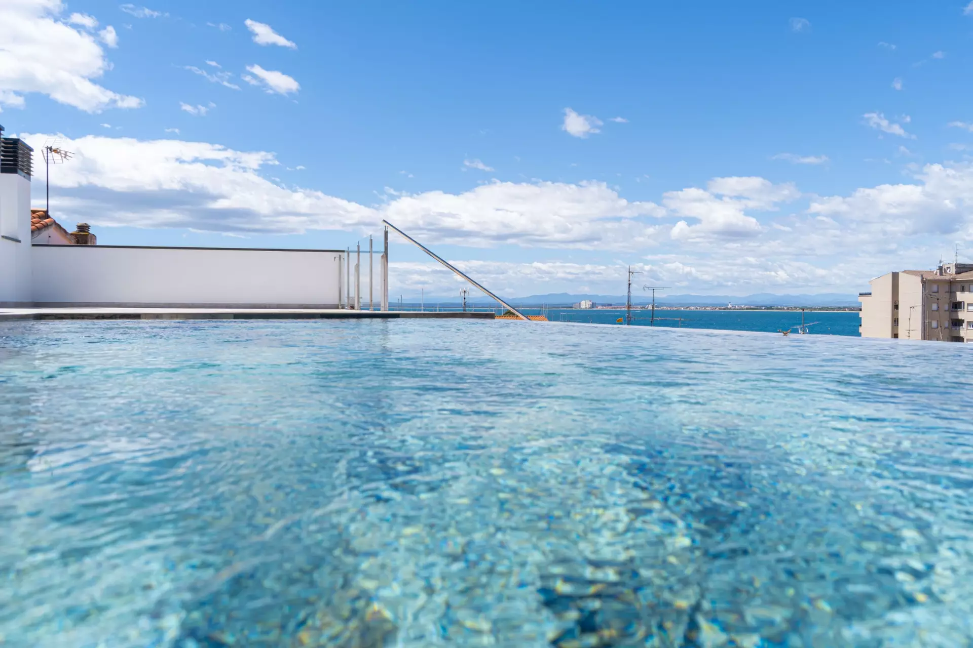 Pis modern a només 200 m de la platja de Roses