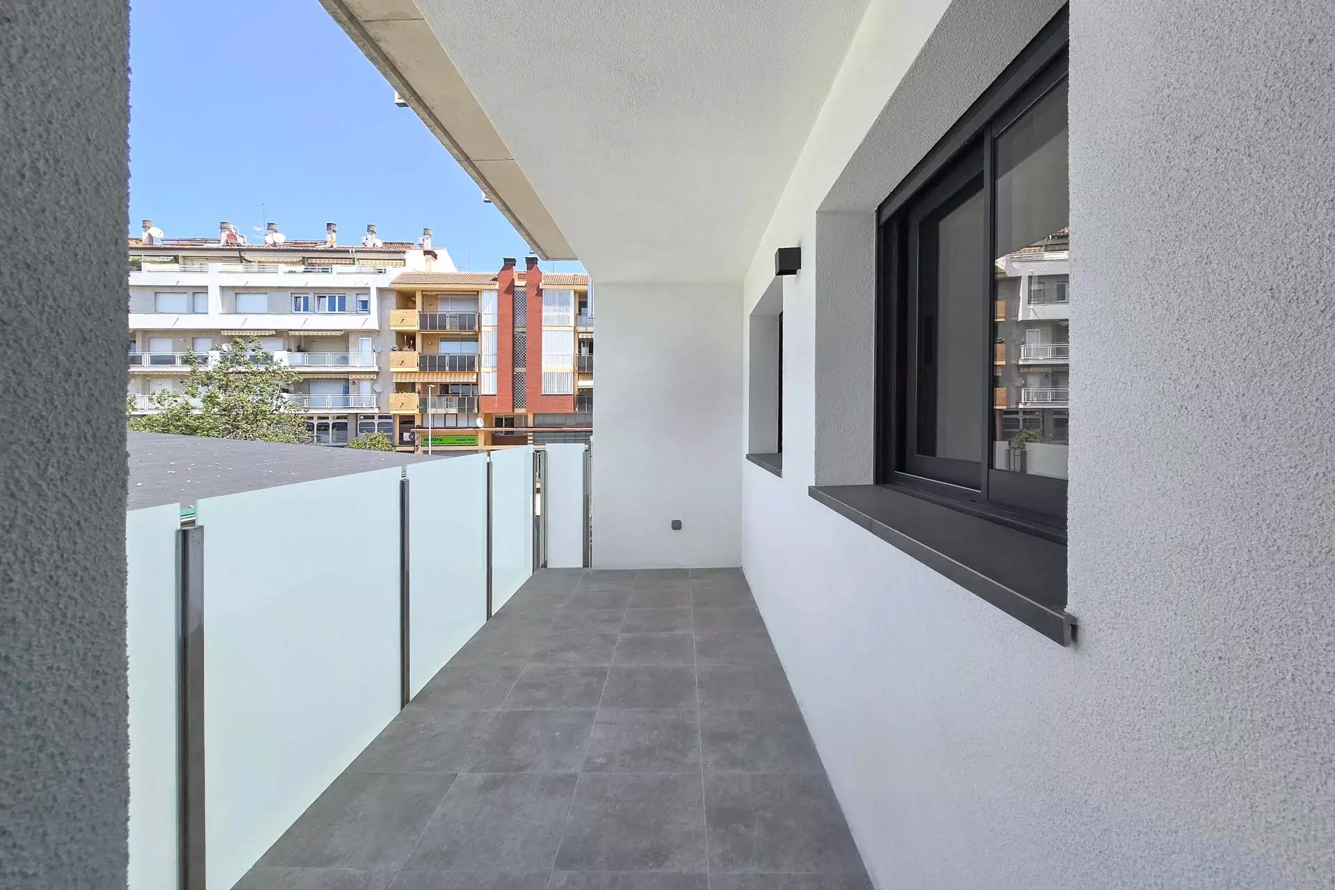 Pis modern a només 200 m de la platja de Roses