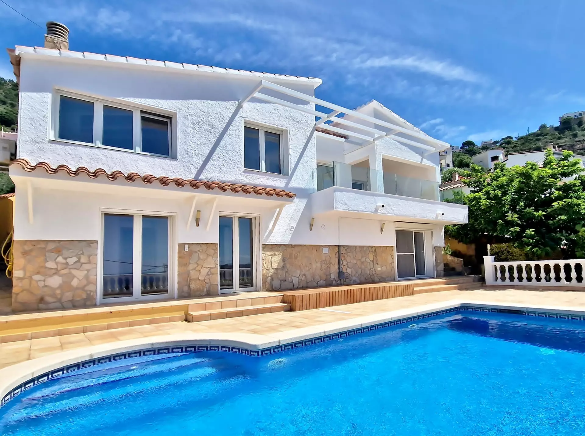 Casa reformada amb piscina i magnífiques vistes a la badia de Roses, Mas Fumats