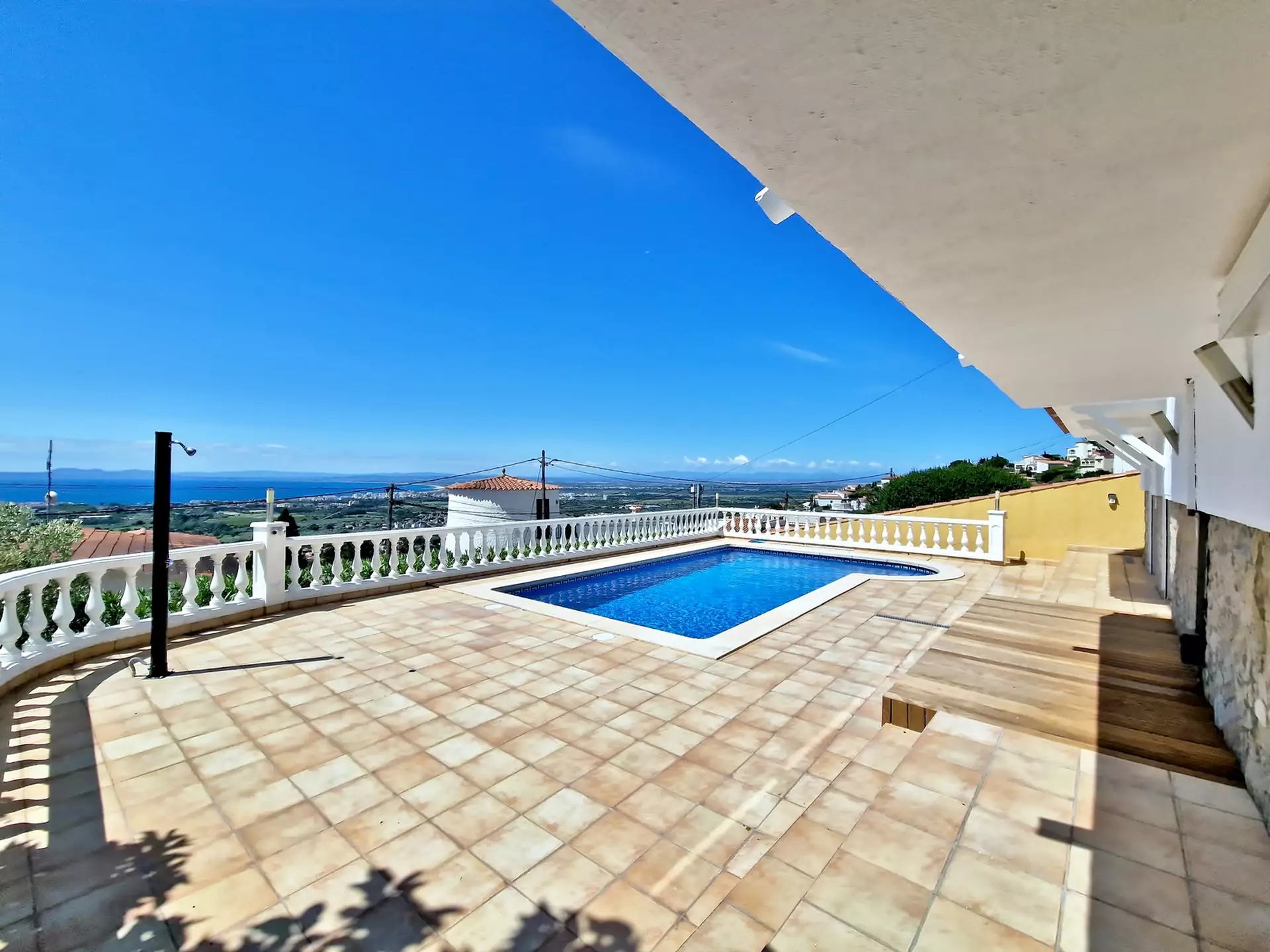 Casa reformada amb piscina i magnífiques vistes a la badia de Roses, Mas Fumats