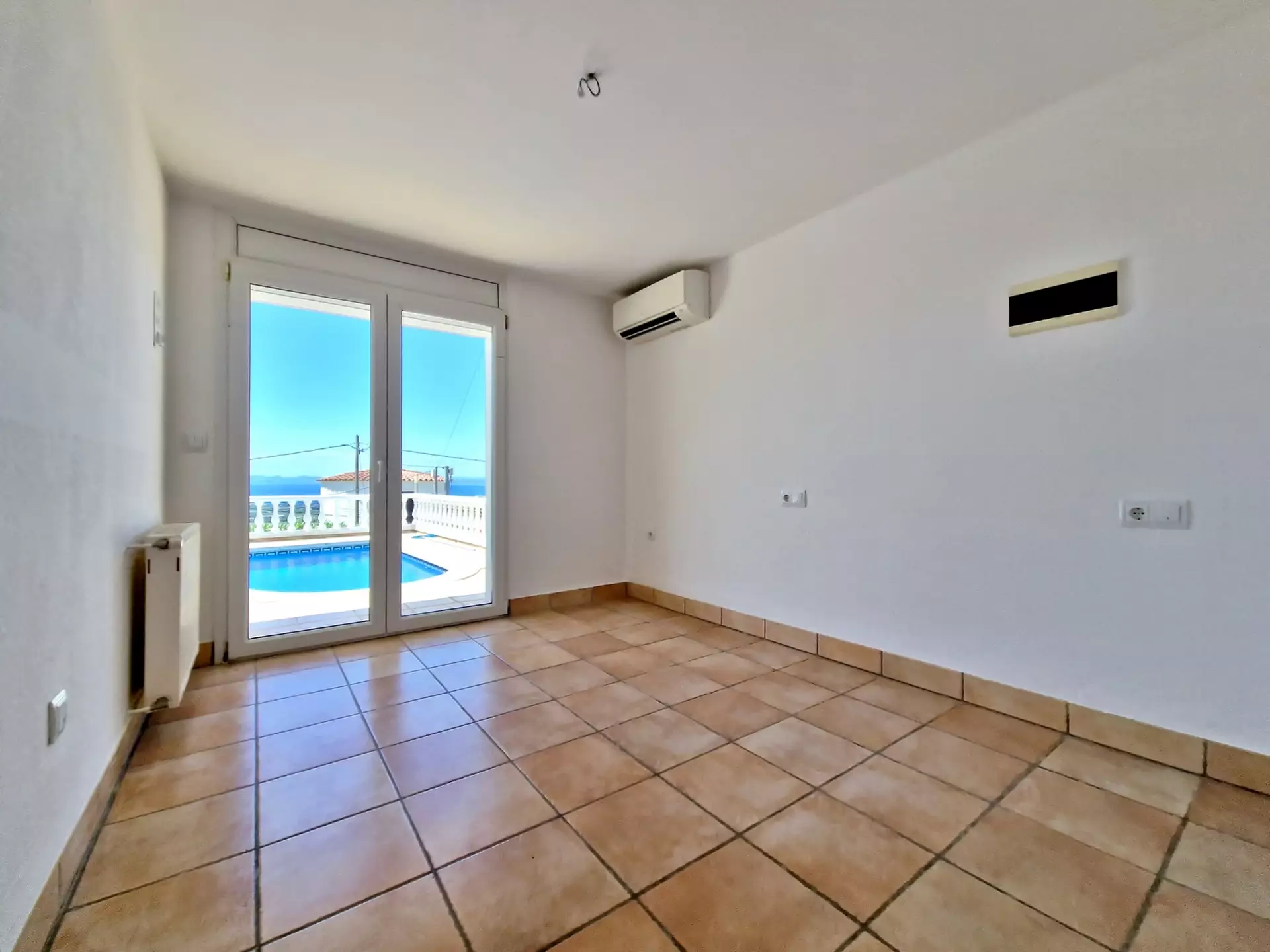 Casa reformada amb piscina i magnífiques vistes a la badia de Roses, Mas Fumats