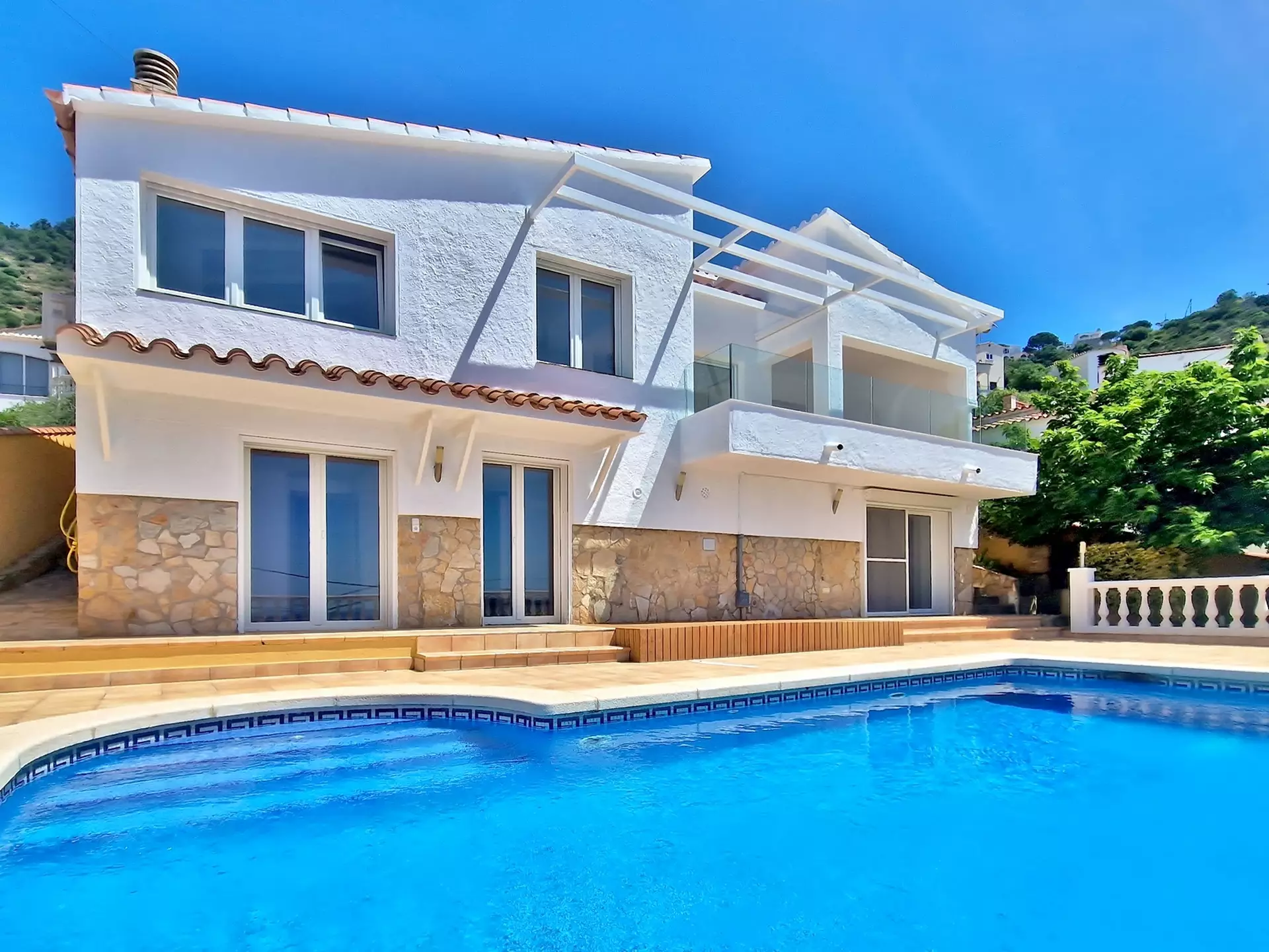 Casa reformada amb piscina i magnífiques vistes a la badia de Roses, Mas Fumats
