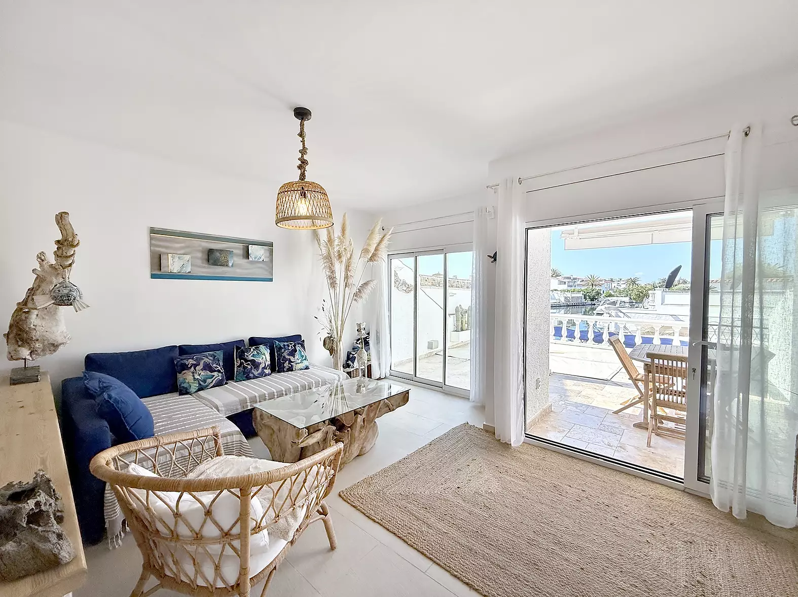 Casa encantadora renovada amb amarratge 8x3, piscina i garatge a Empuriabrava