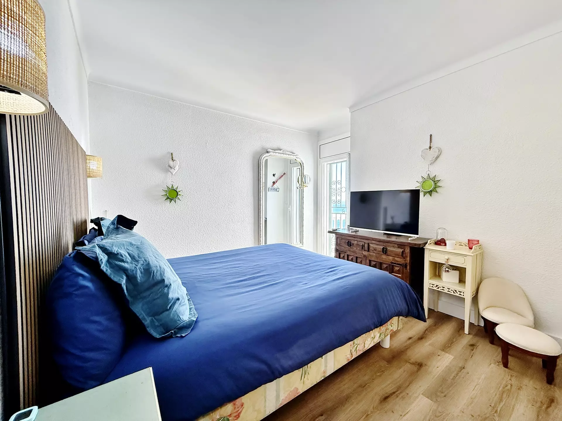 Renoviertes Penthouse in Roses mit herrlichem Meerblick, Garage und guter Erreichbarkeit