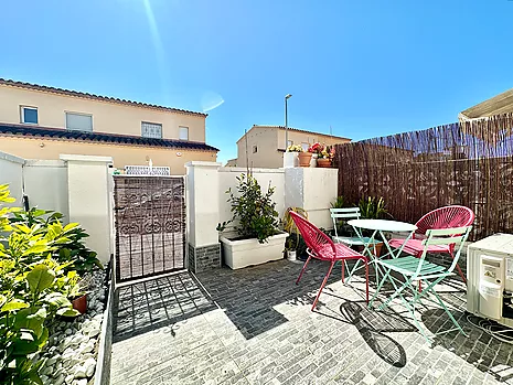 House with private garage for sale in Empuriabrava