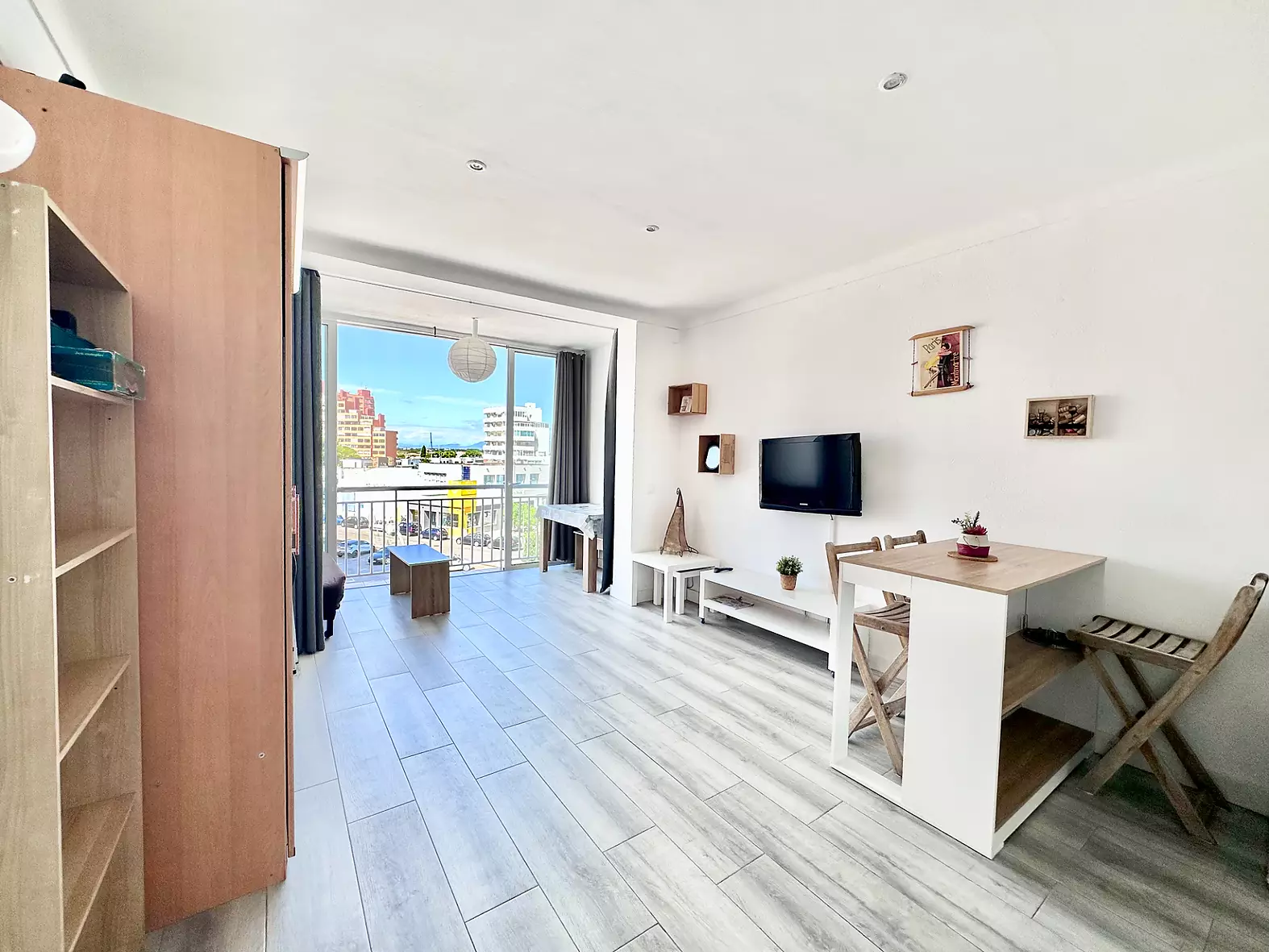 Studio avec parking et licence touristique à 300 m de la plage, en vente à Roses Santa Margarita