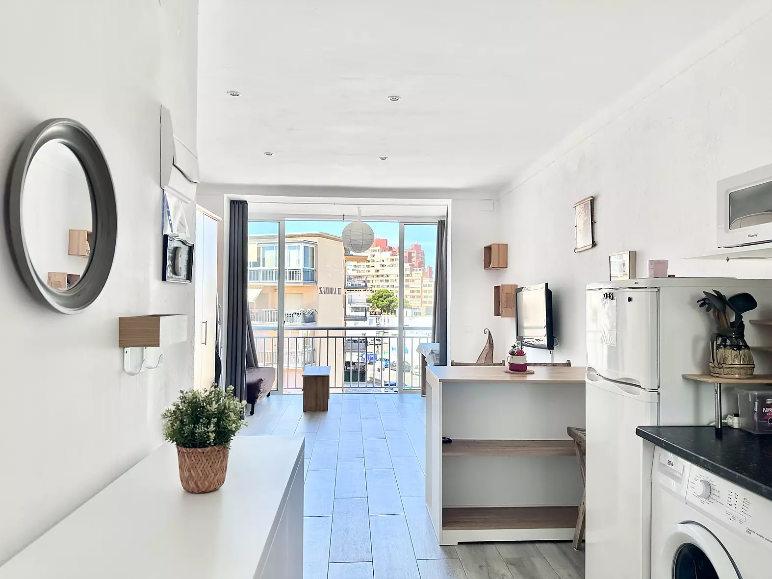 Studio avec parking et licence touristique à 300 m de la plage, en vente à Roses Santa Margarita
