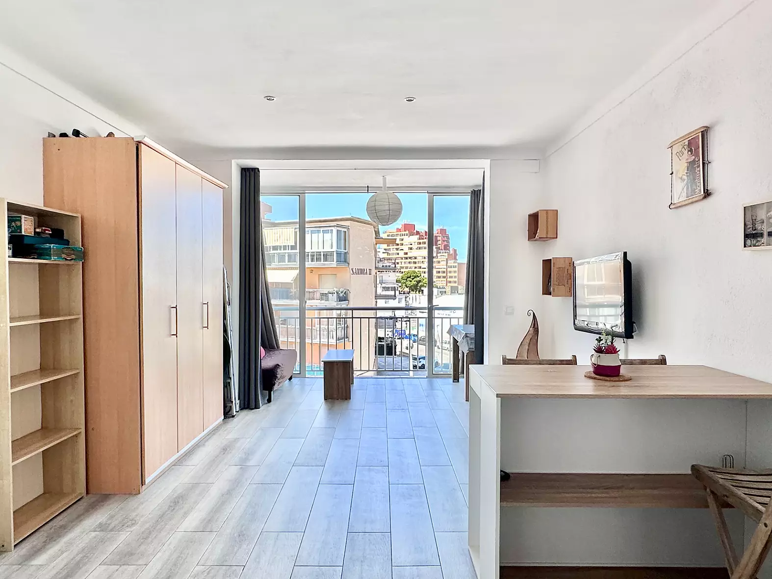 Studio avec parking et licence touristique à 300 m de la plage, en vente à Roses Santa Margarita