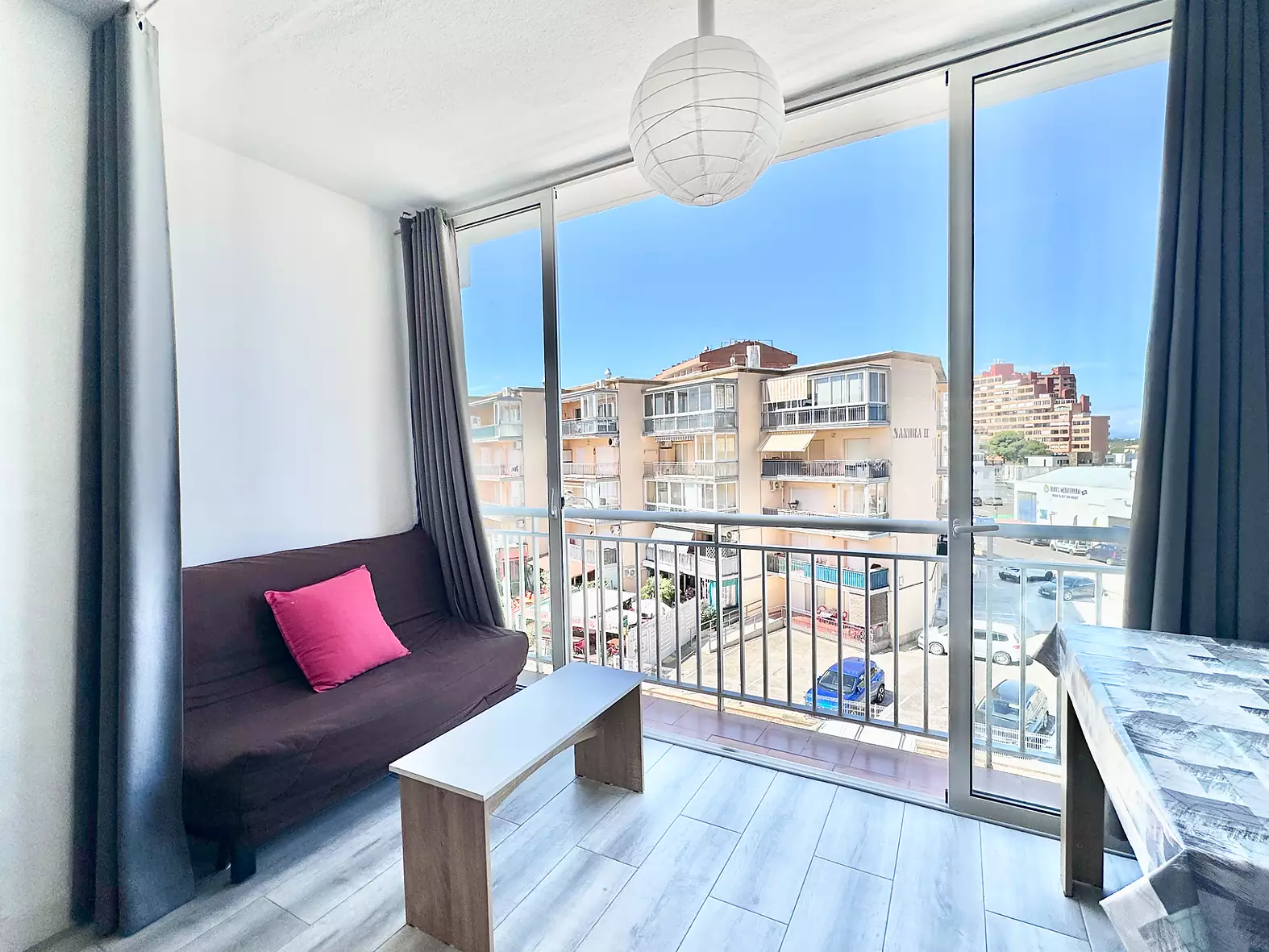 Studio avec parking et licence touristique à 300 m de la plage, en vente à Roses Santa Margarita