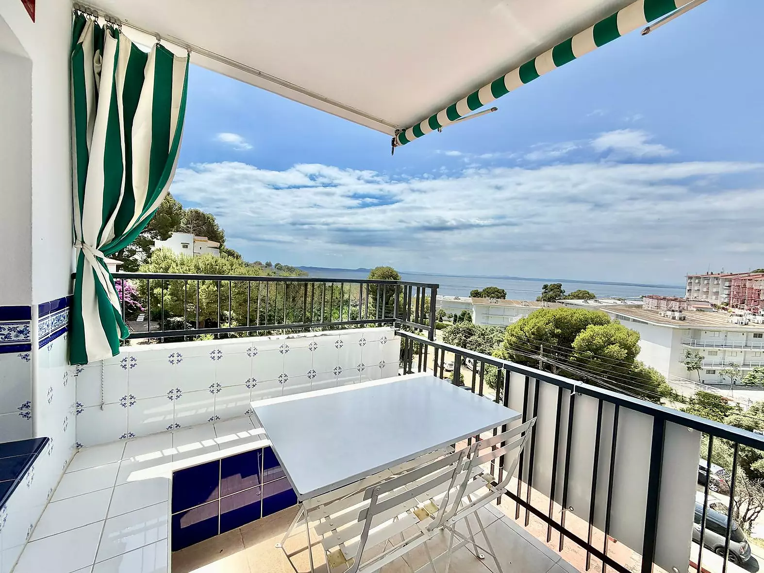 Almadrava, Roses – Apartament amb vistes al mar i llicència turística, a 150 m de la platja