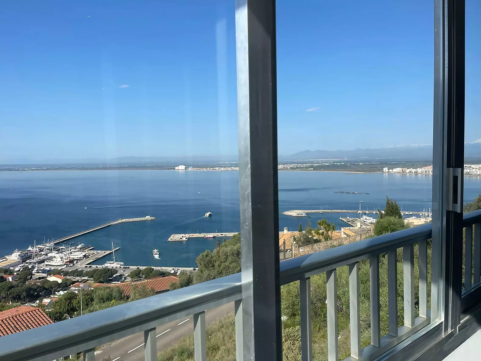 Renovated Apartment with Exceptional Panoramic Views over the Bay of Roses