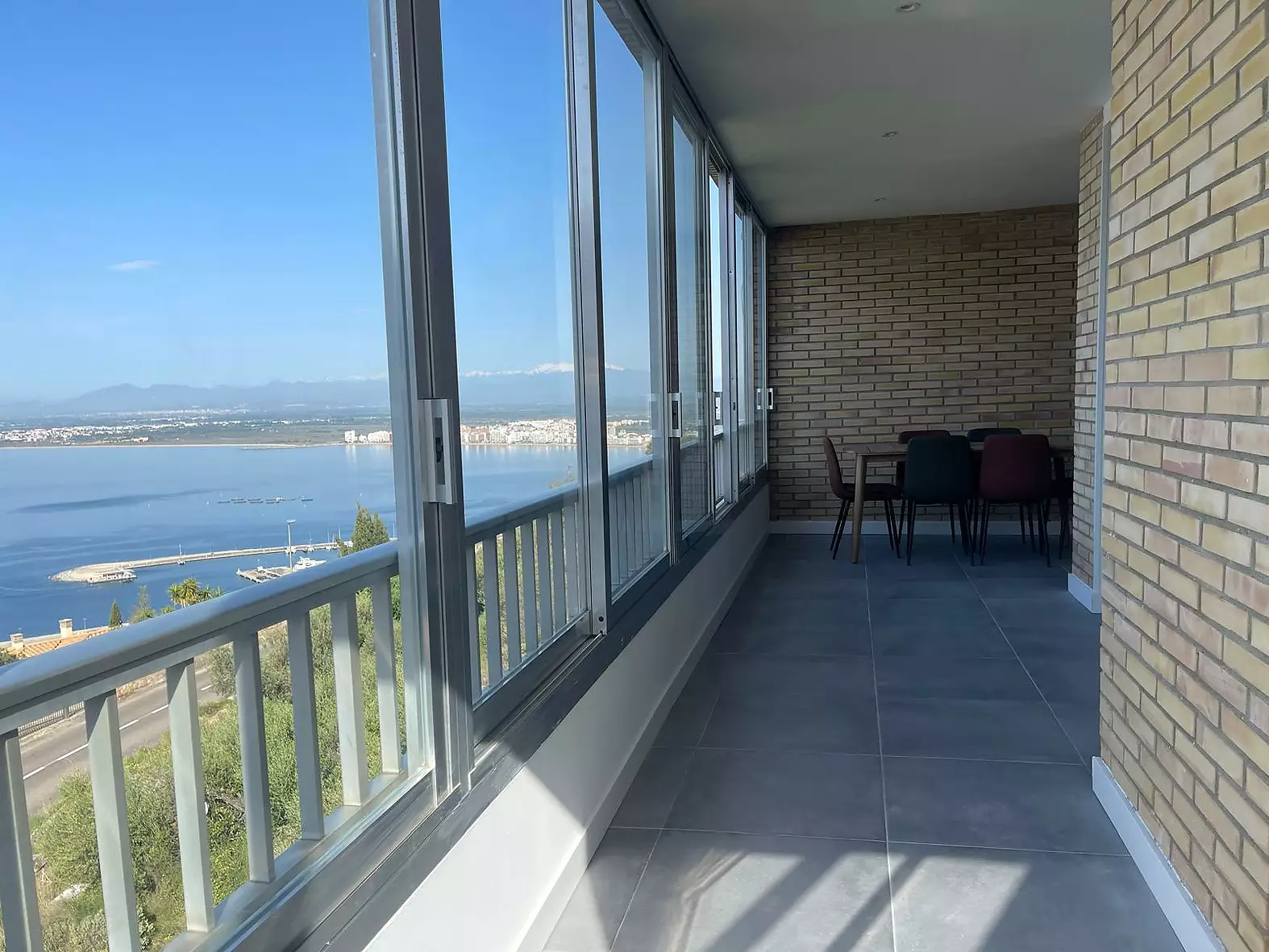 Renovated Apartment with Exceptional Panoramic Views over the Bay of Roses