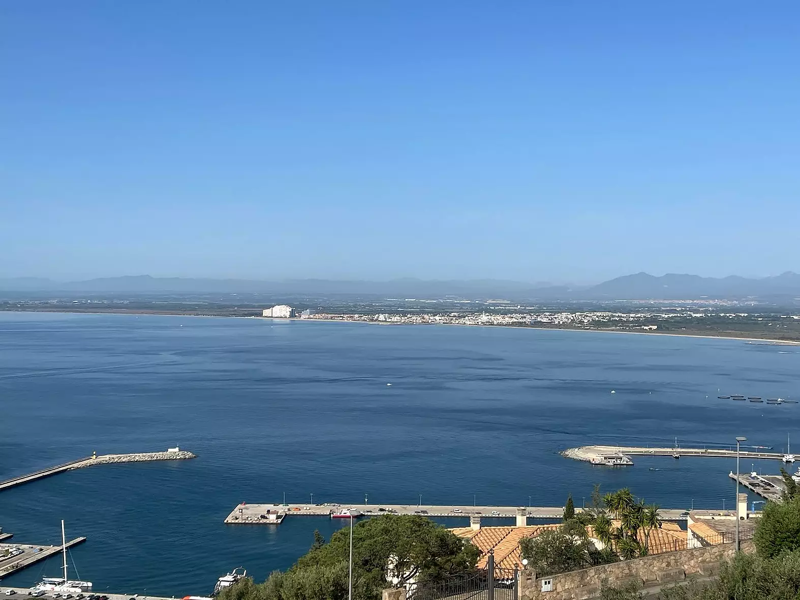 Renovated Apartment with Exceptional Panoramic Views over the Bay of Roses