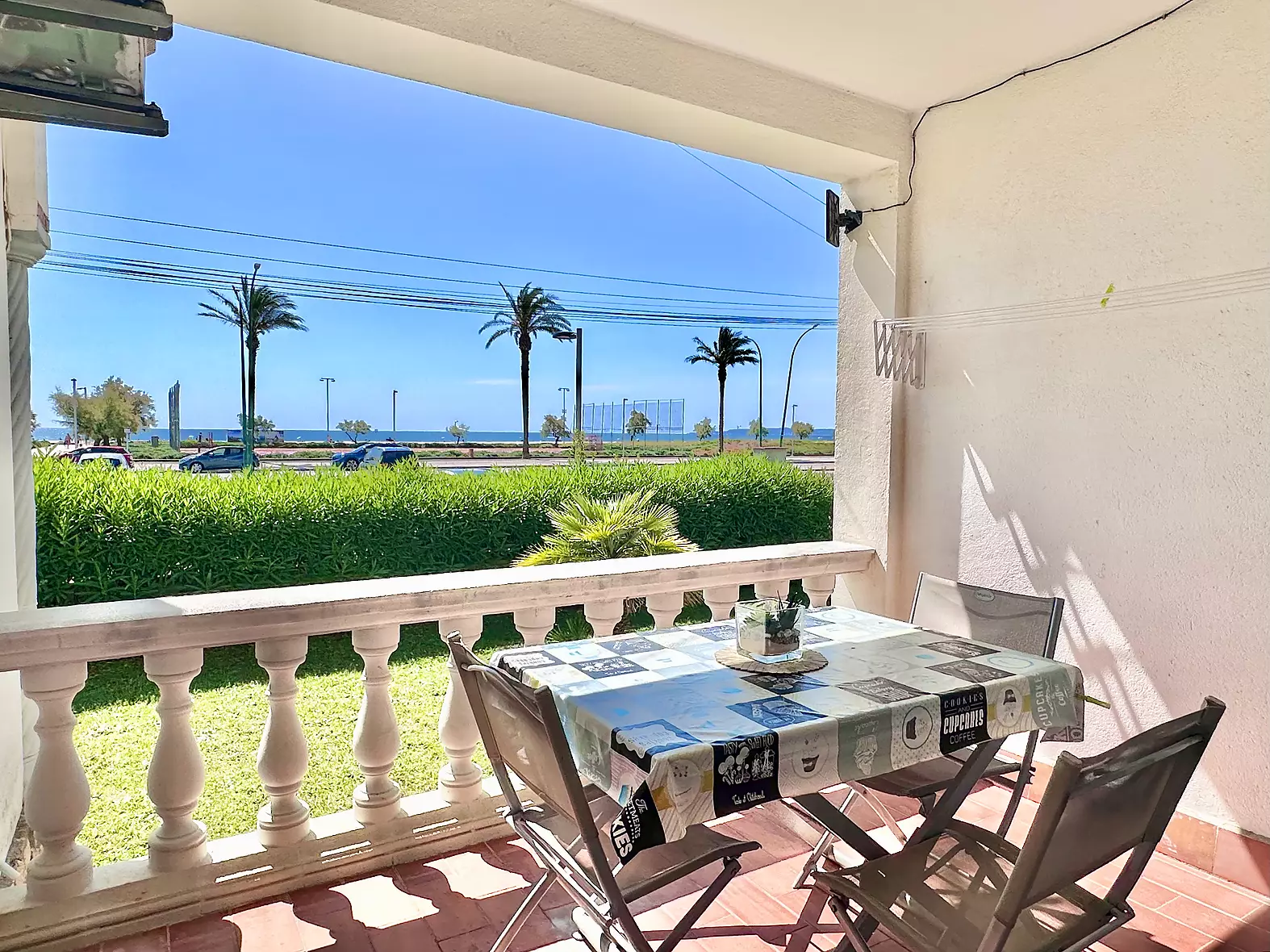 Beautiful apartment in first line of sea for sale in Empuriabrava