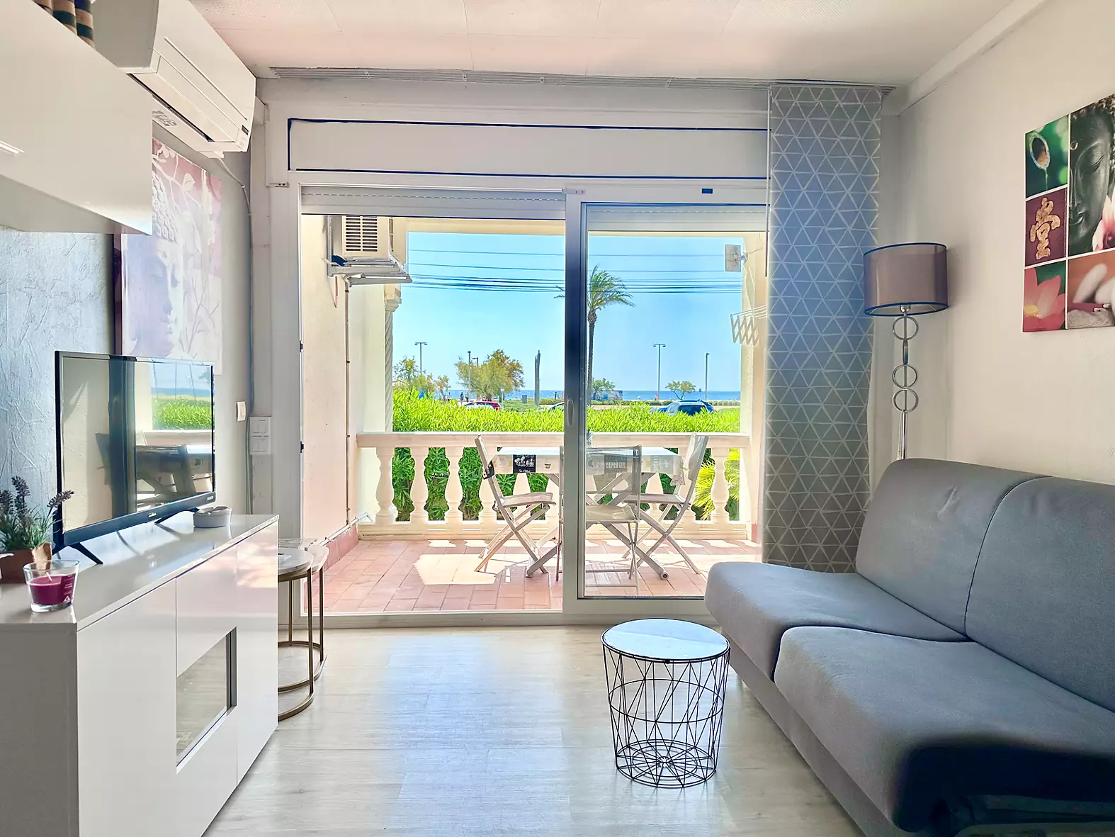 Beautiful apartment in first line of sea for sale in Empuriabrava