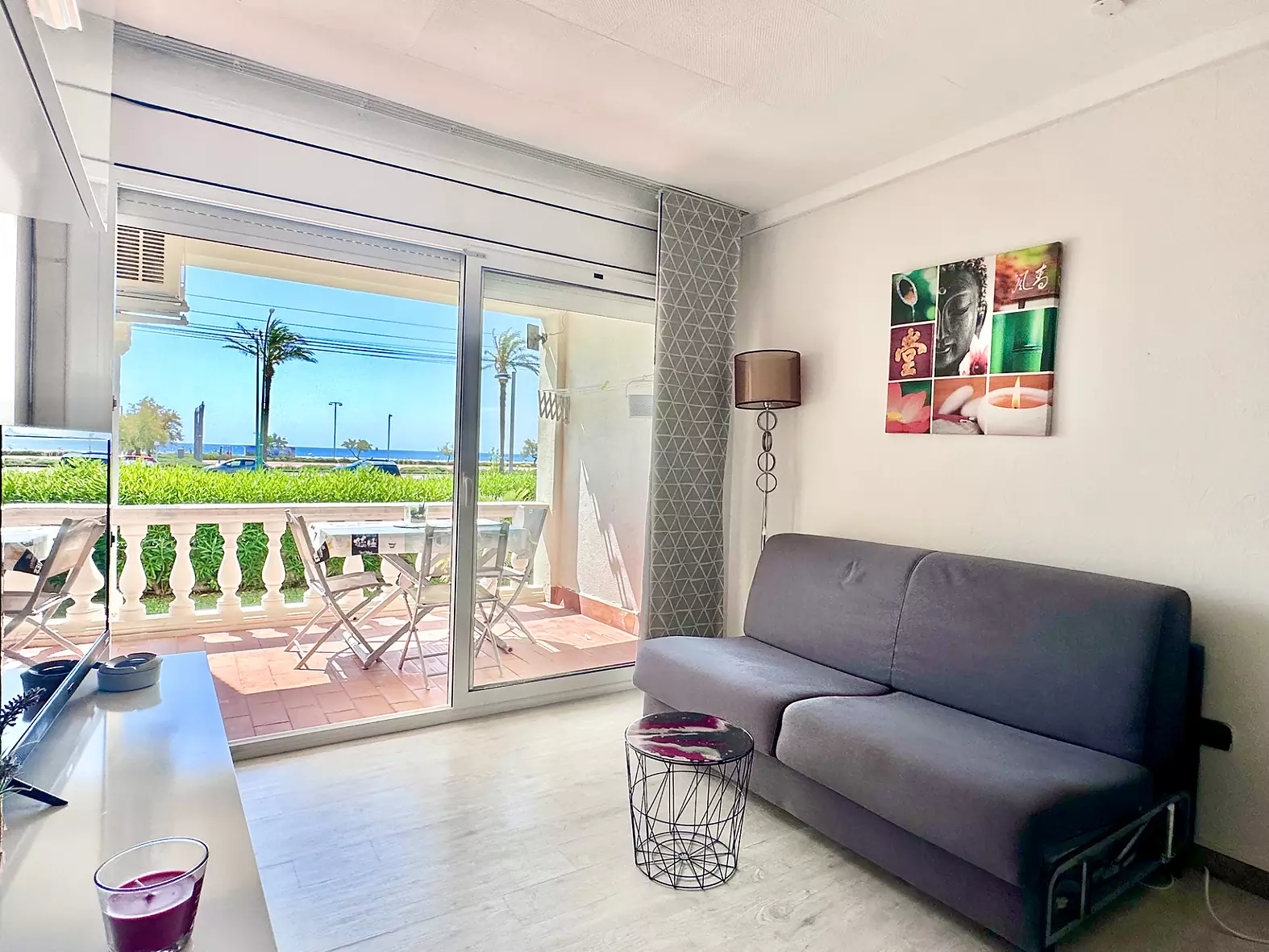 Beautiful apartment in first line of sea for sale in Empuriabrava