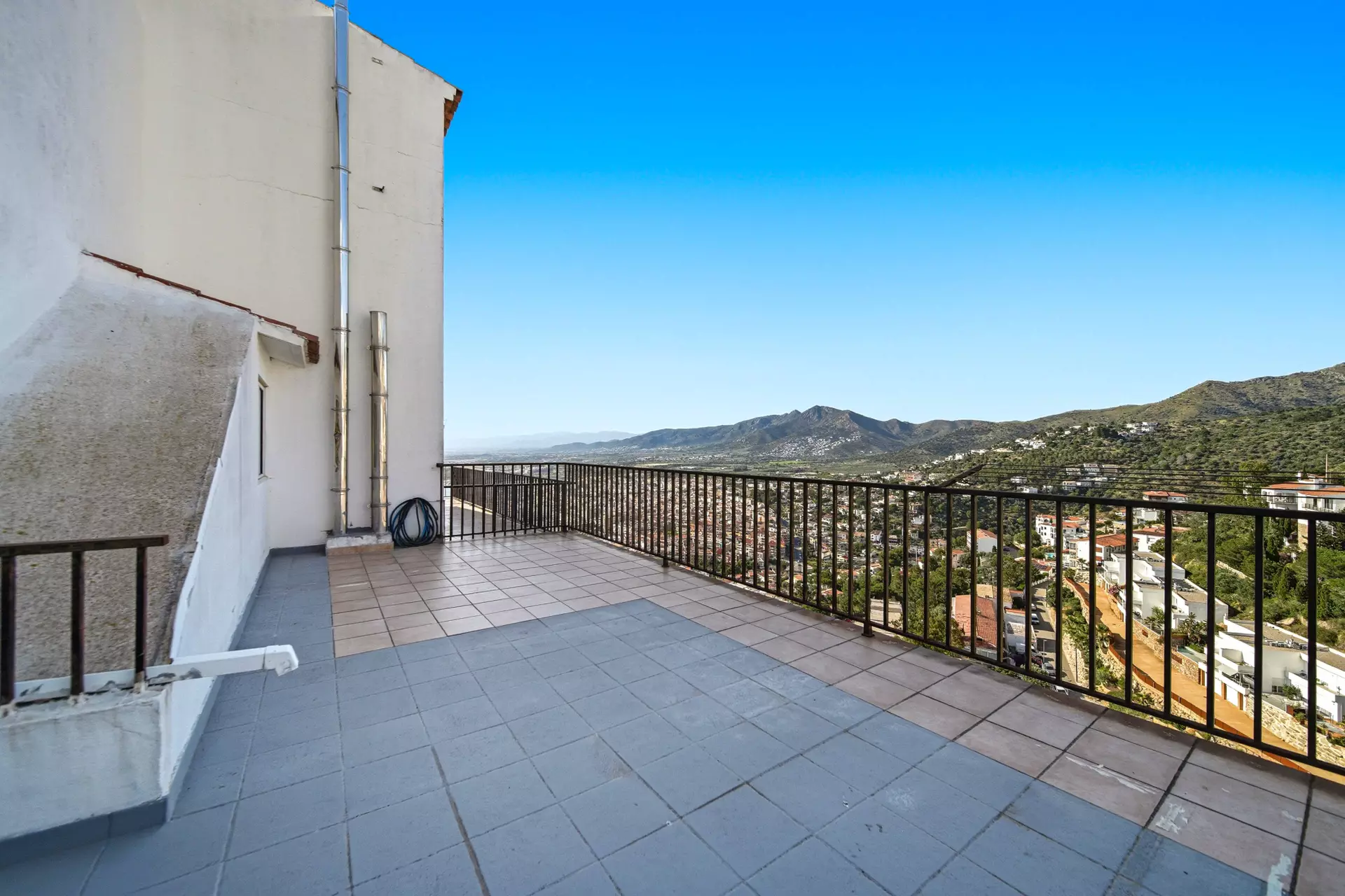 Casa a Puig Rom amb vistes panoràmiques a tota la badia de Roses