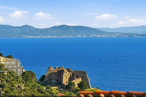 Casa a Puig Rom amb vistes panoràmiques a tota la badia de Roses