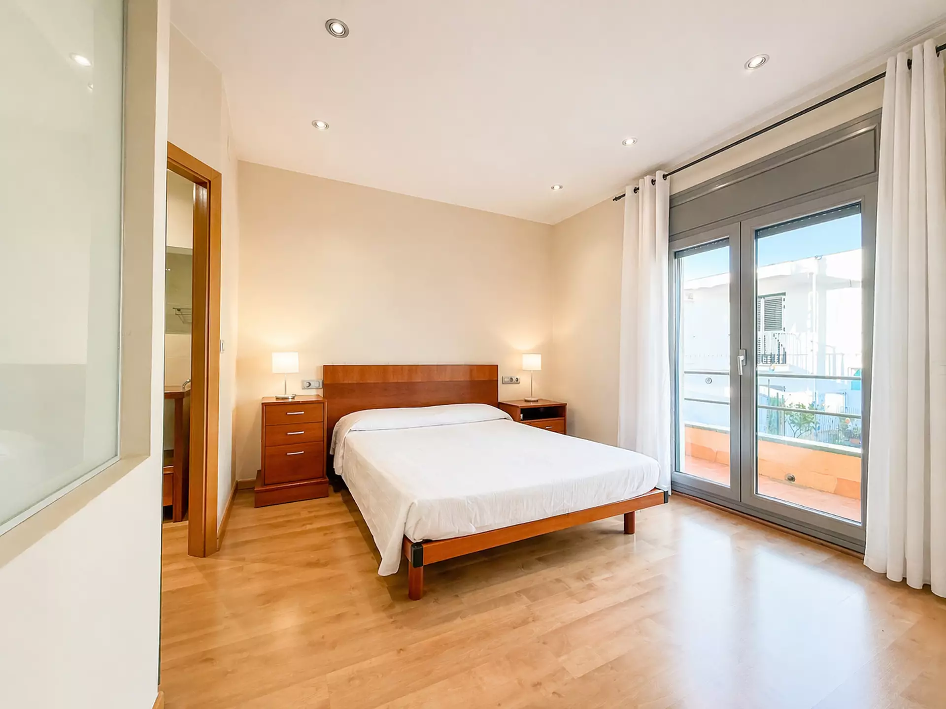 Opportunité rare à Roses : immeuble complet avec revenus multiples au cœur de la Costa Brava