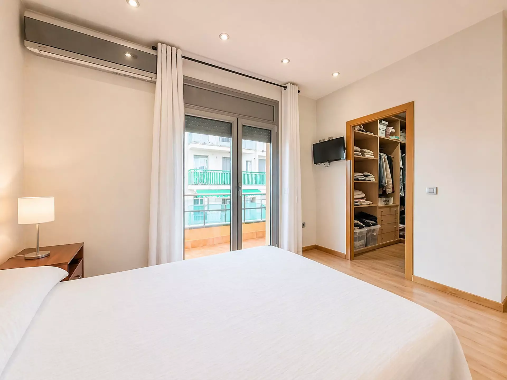 Opportunité rare à Roses : immeuble complet avec revenus multiples au cœur de la Costa Brava