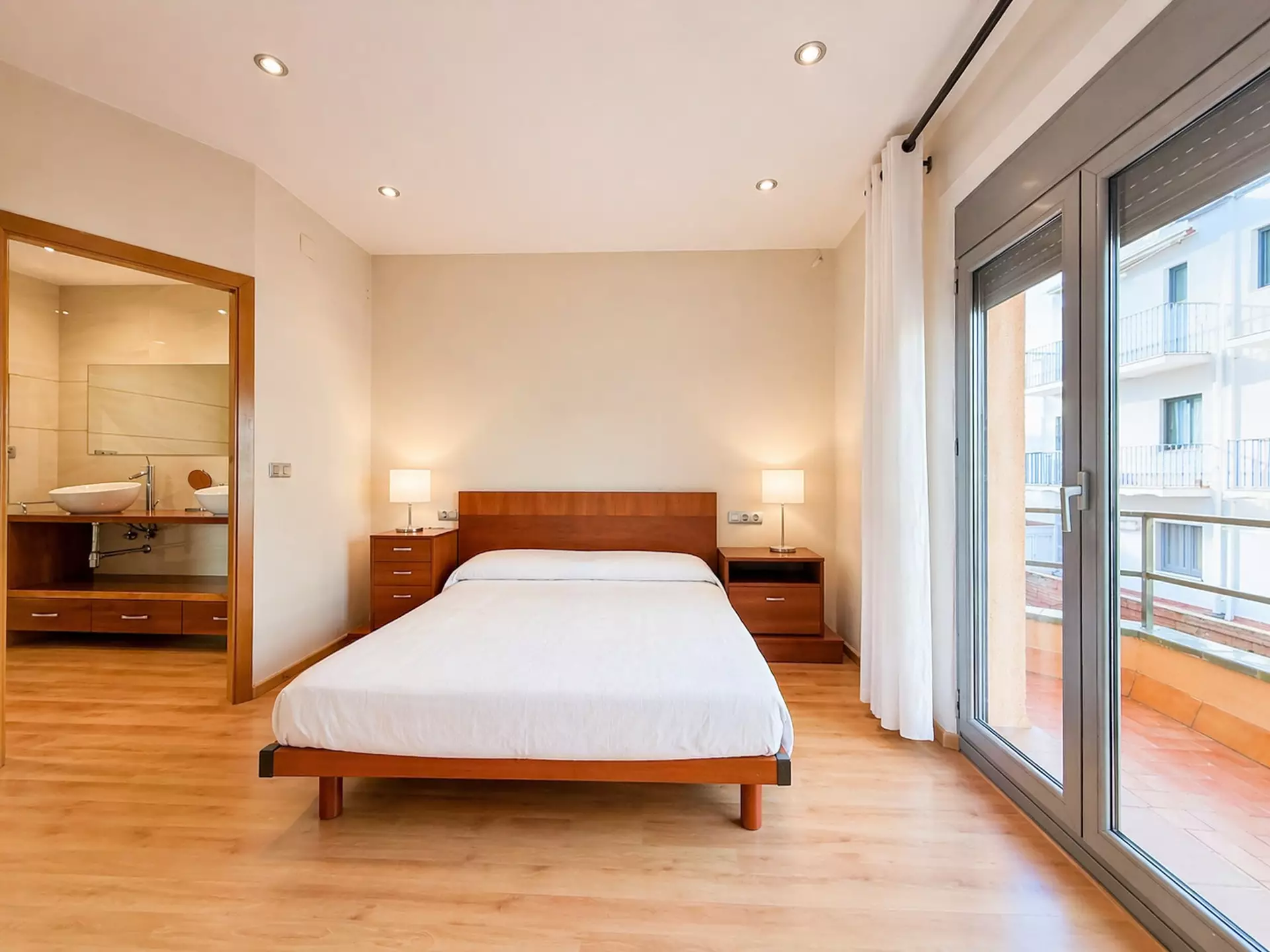 Opportunité rare à Roses : immeuble complet avec revenus multiples au cœur de la Costa Brava