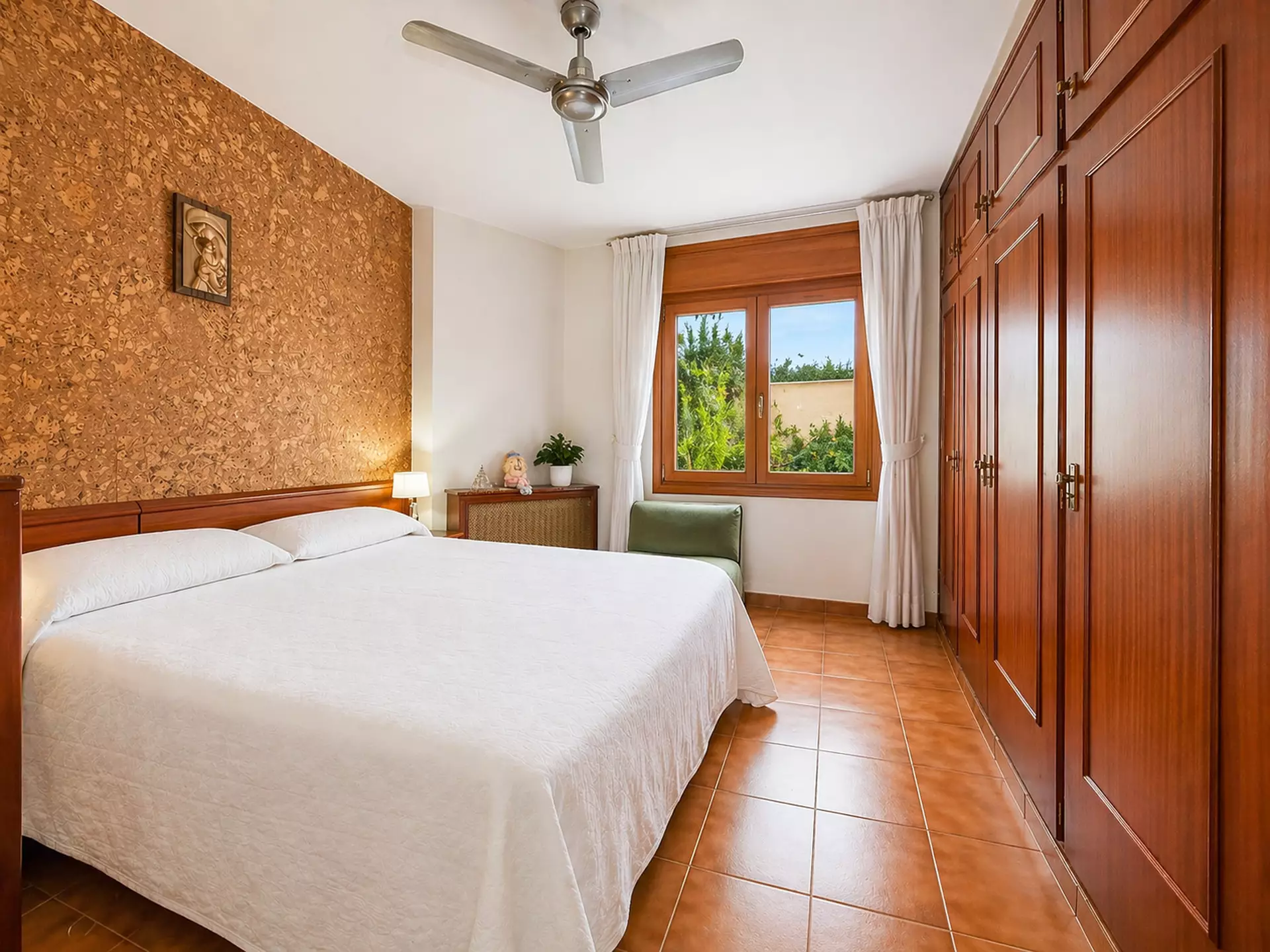 Opportunité rare à Roses : immeuble complet avec revenus multiples au cœur de la Costa Brava