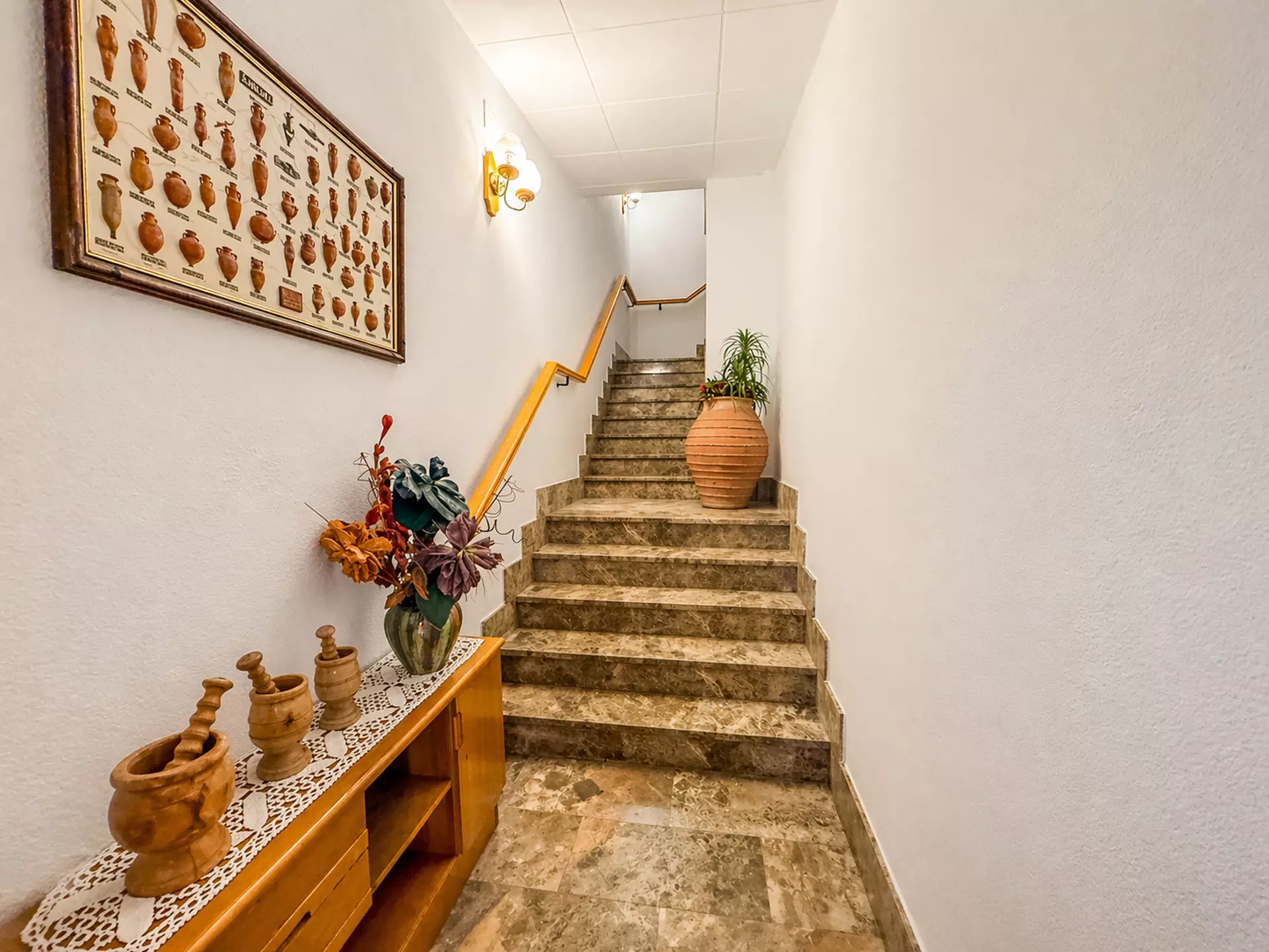 Opportunité rare à Roses : immeuble complet avec revenus multiples au cœur de la Costa Brava