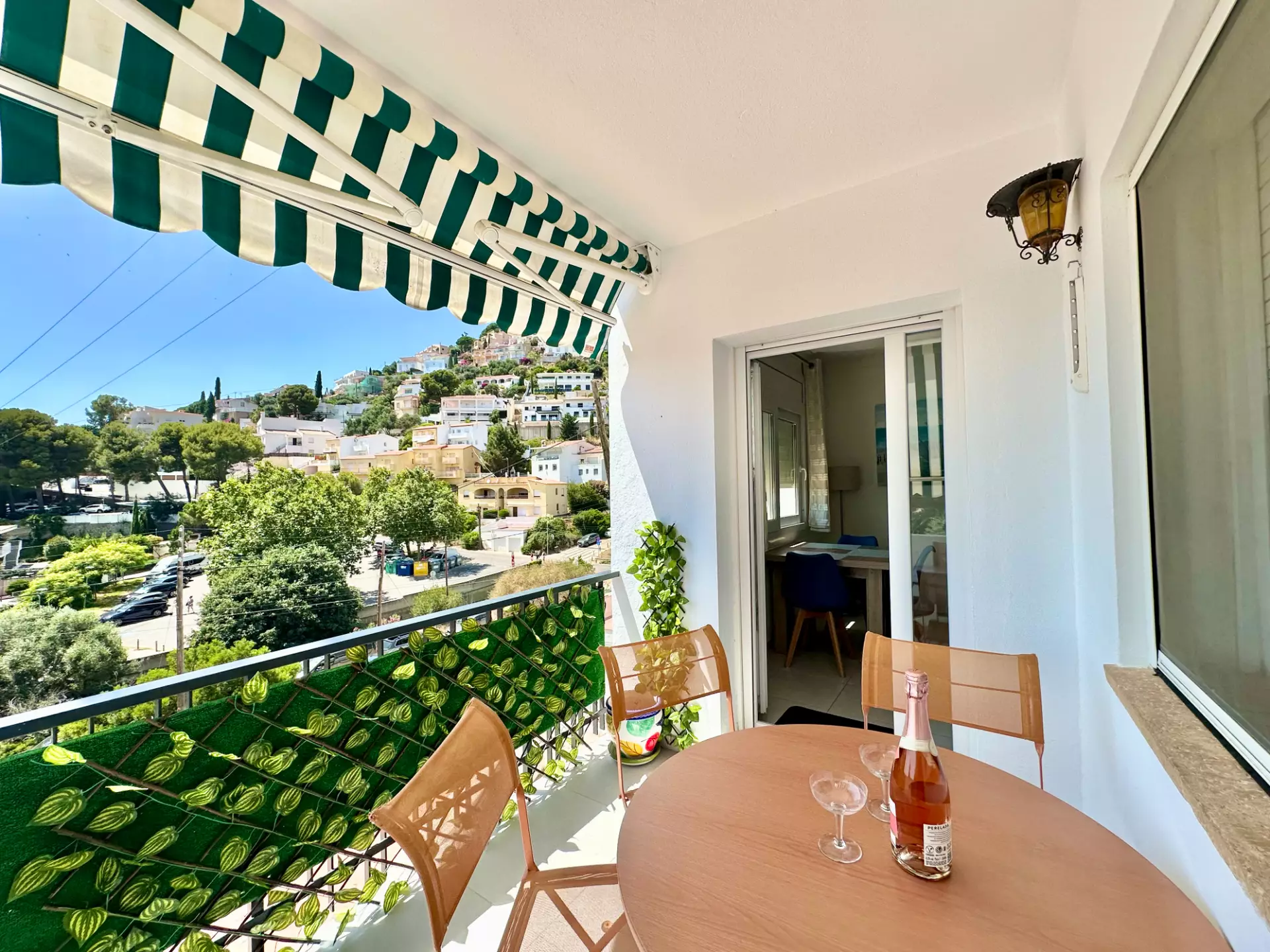Apartment 150m from the Beach, with Tourist License and Parking in Almadrava, Roses