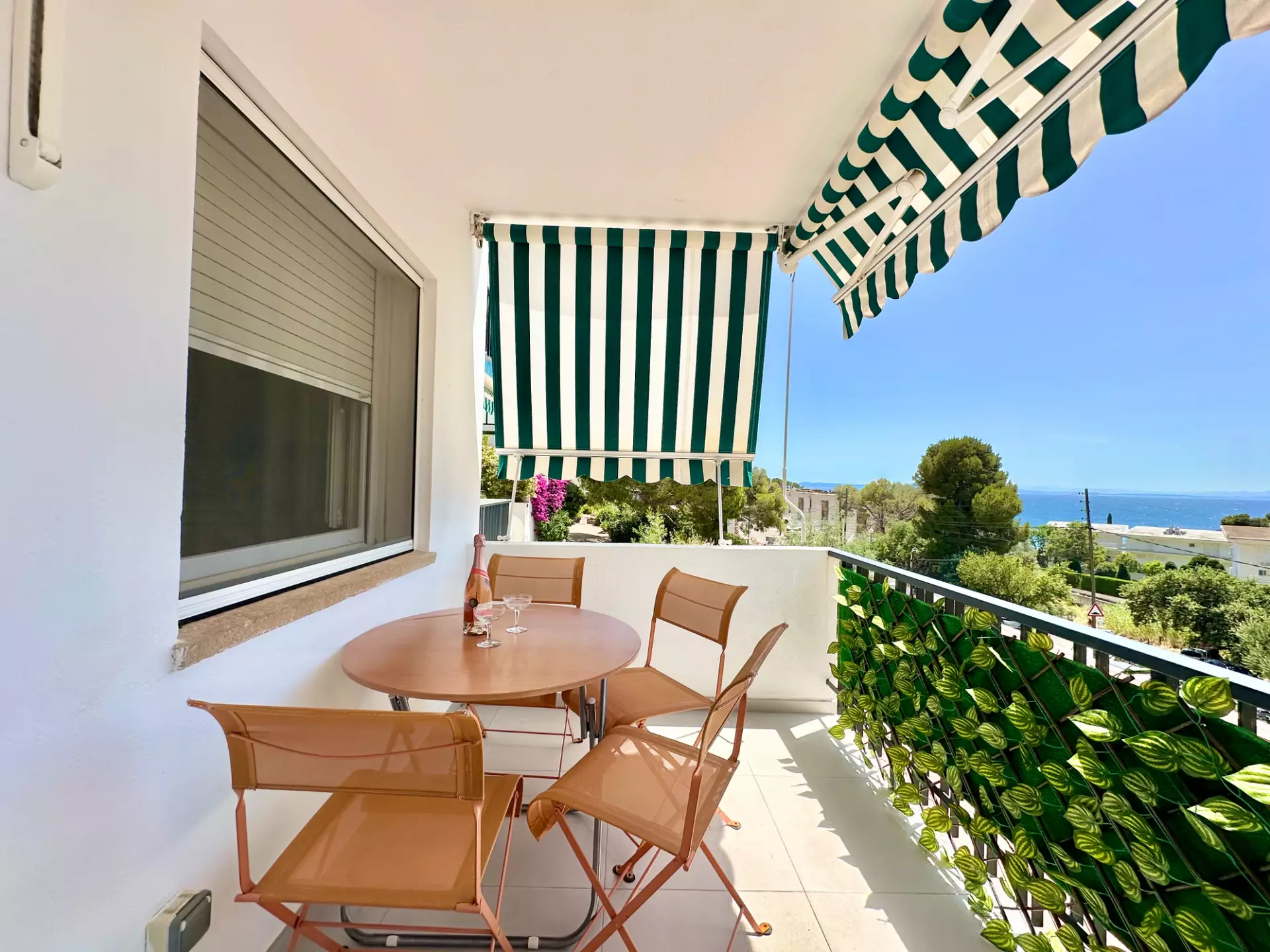 Apartment 150m from the Beach, with Tourist License and Parking in Almadrava, Roses