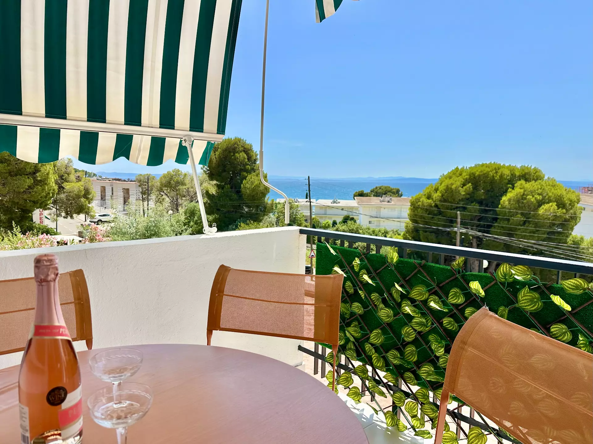 Apartment 150m from the Beach, with Tourist License and Parking in Almadrava, Roses