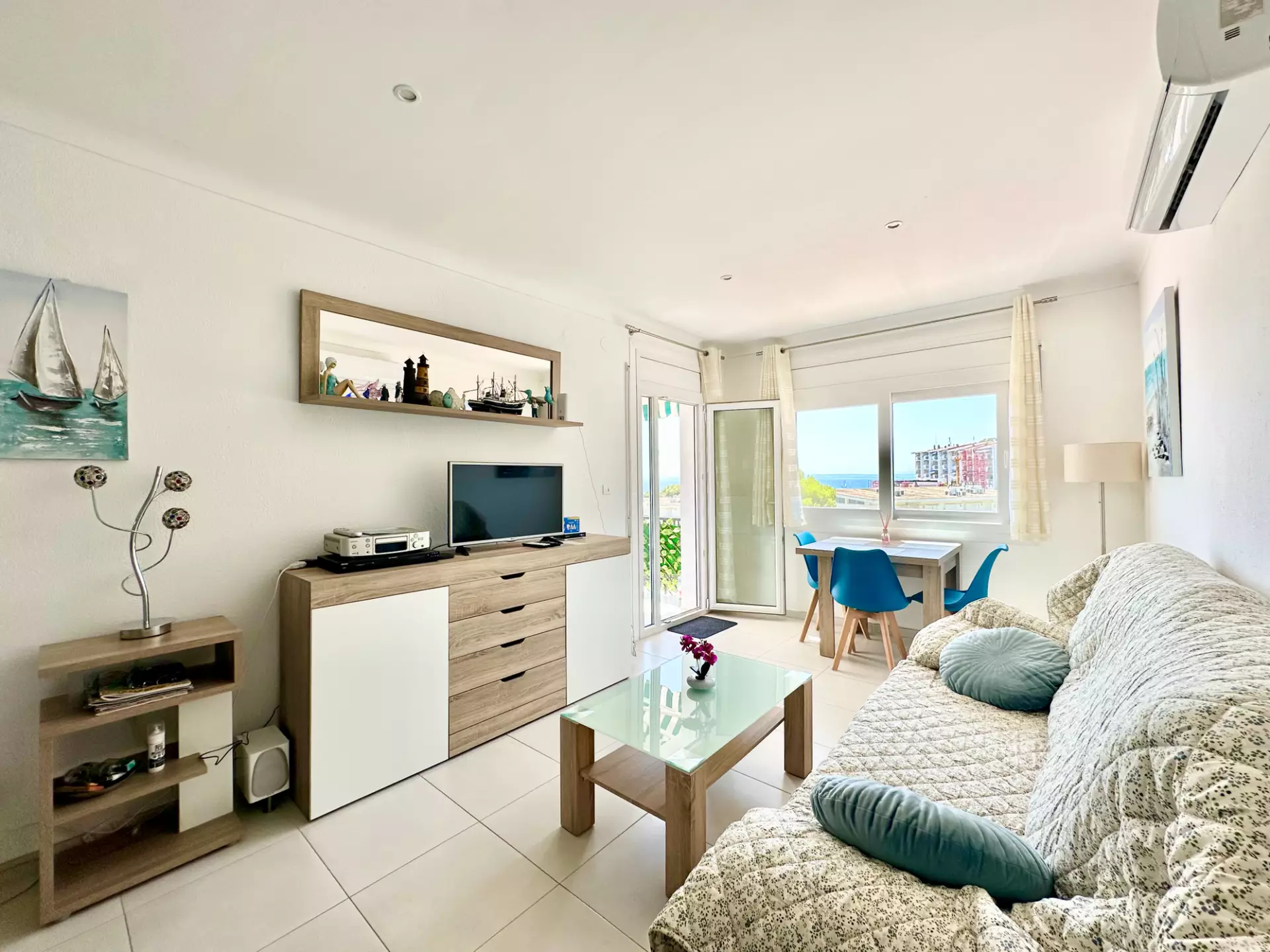 Apartment 150m from the Beach, with Tourist License and Parking in Almadrava, Roses