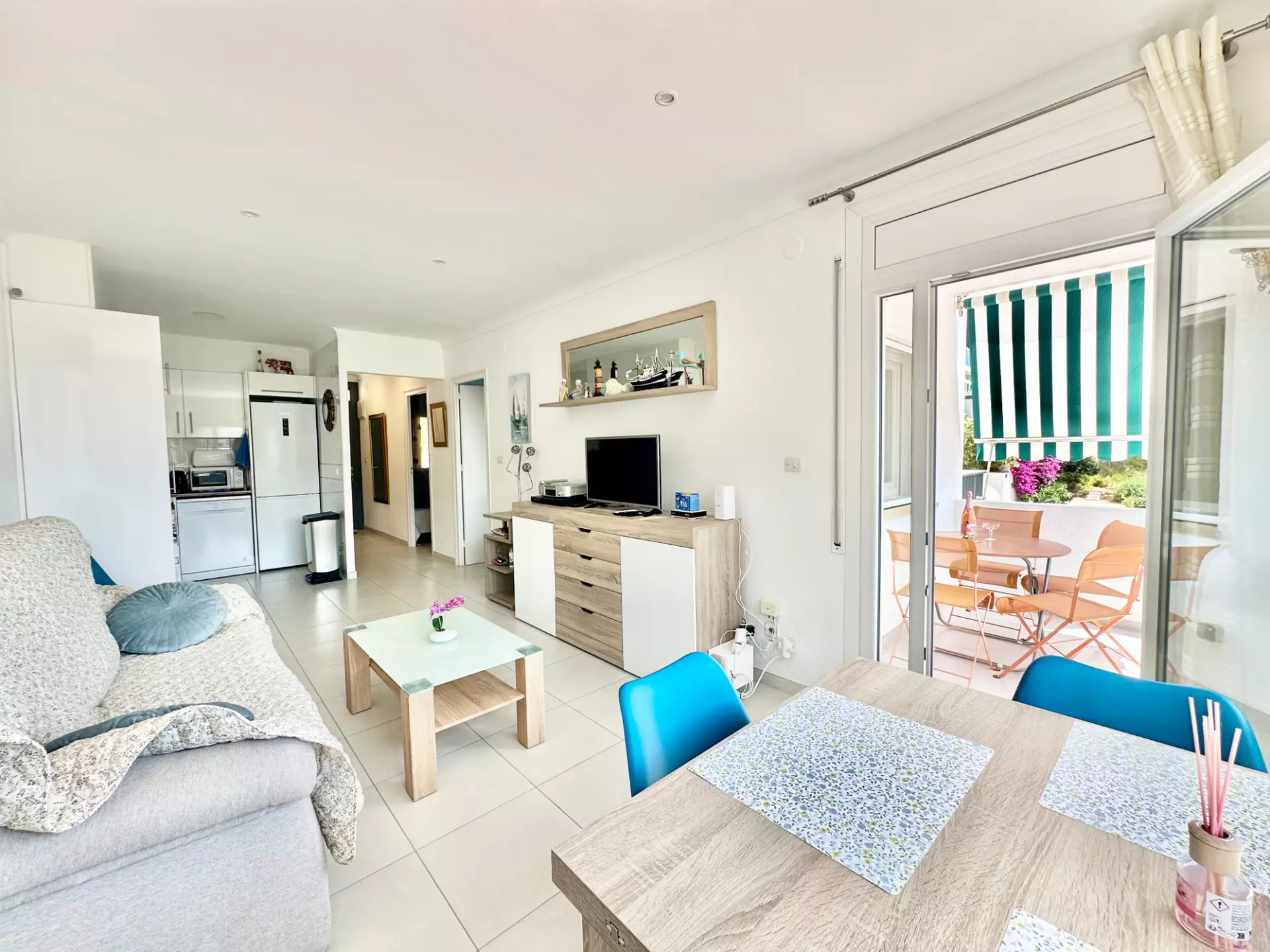 Apartment 150m from the Beach, with Tourist License and Parking in Almadrava, Roses