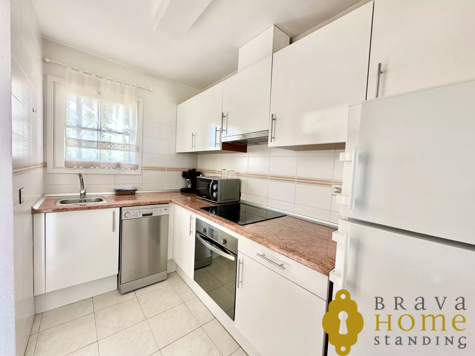 House with swimming pool and tourist license for sale in Roses – ideal investment on the Costa Brava