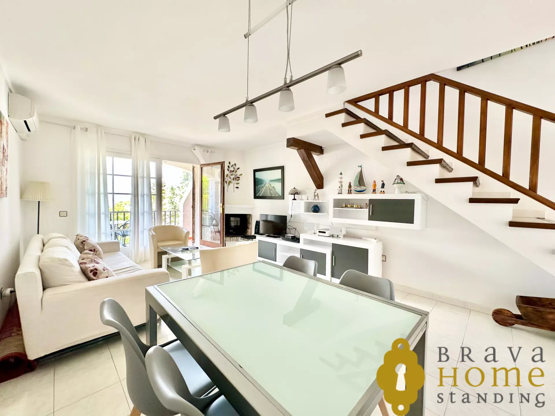 House with swimming pool and tourist license for sale in Roses – ideal investment on the Costa Brava