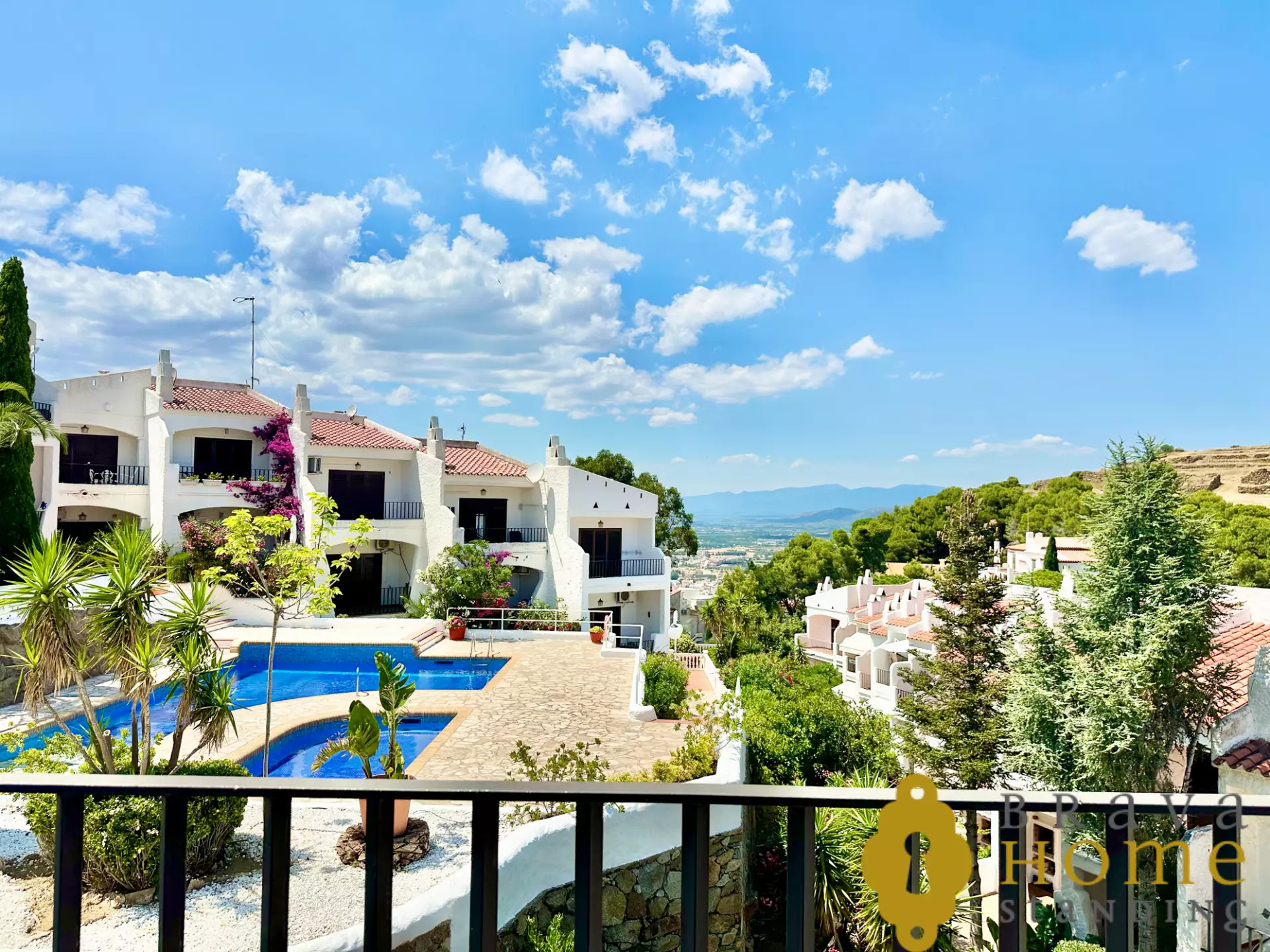 House with swimming pool and tourist license for sale in Roses – ideal investment on the Costa Brava