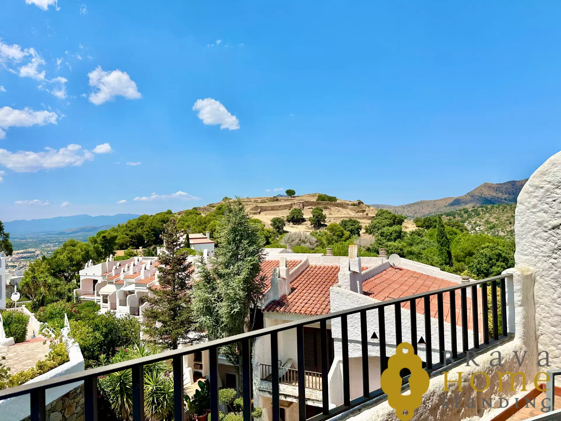 House with swimming pool and tourist license for sale in Roses – ideal investment on the Costa Brava