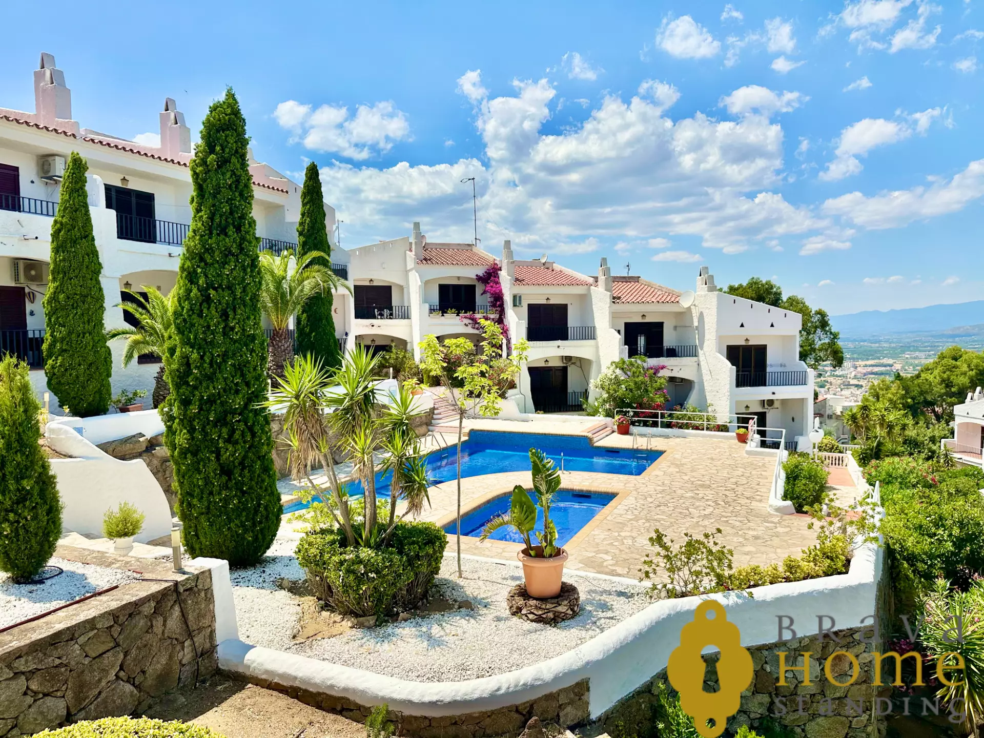 House with swimming pool and tourist license for sale in Roses – ideal investment on the Costa Brava