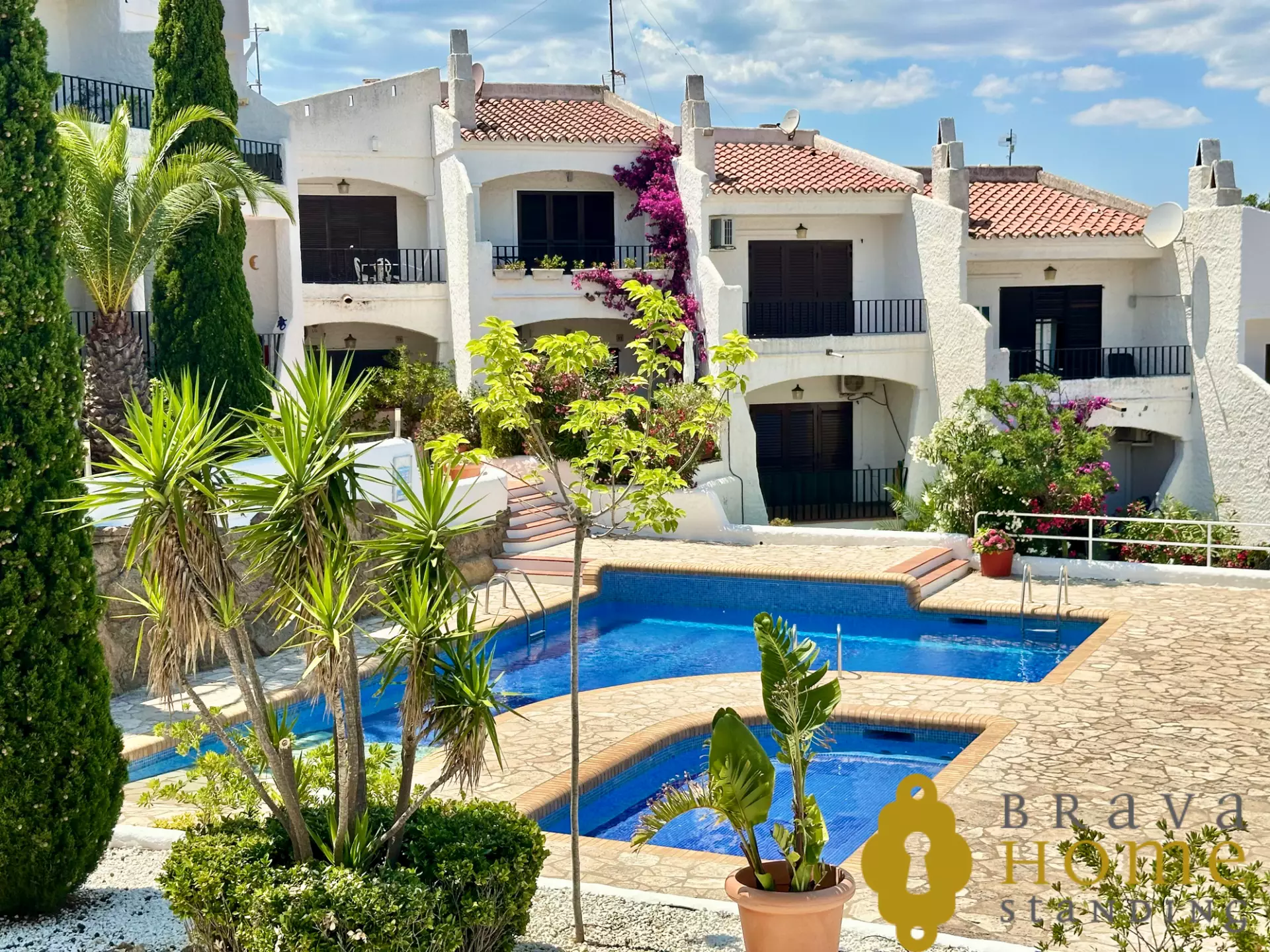 House with swimming pool and tourist license for sale in Roses – ideal investment on the Costa Brava