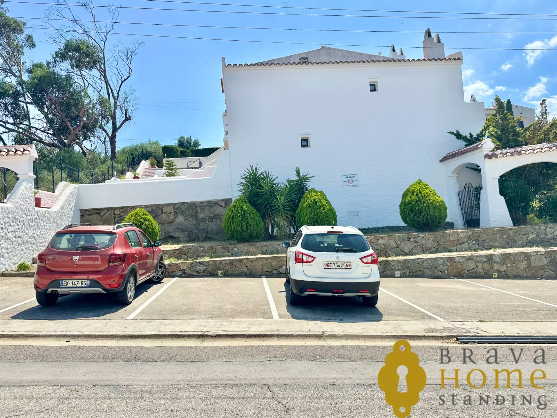 House with swimming pool and tourist license for sale in Roses – ideal investment on the Costa Brava