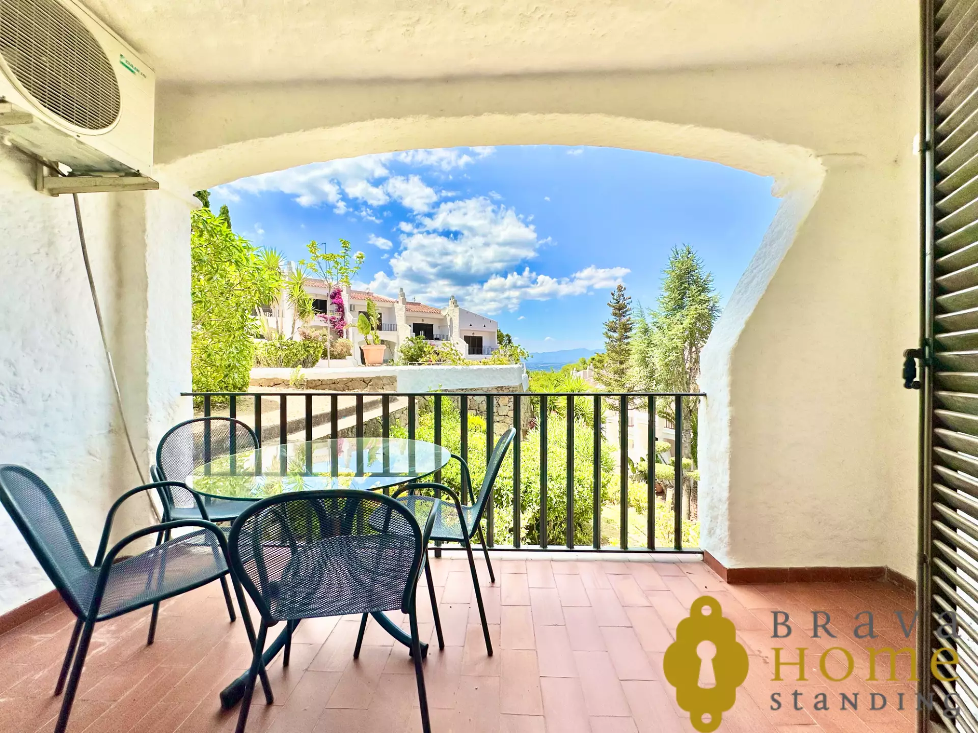 House with swimming pool and tourist license for sale in Roses – ideal investment on the Costa Brava